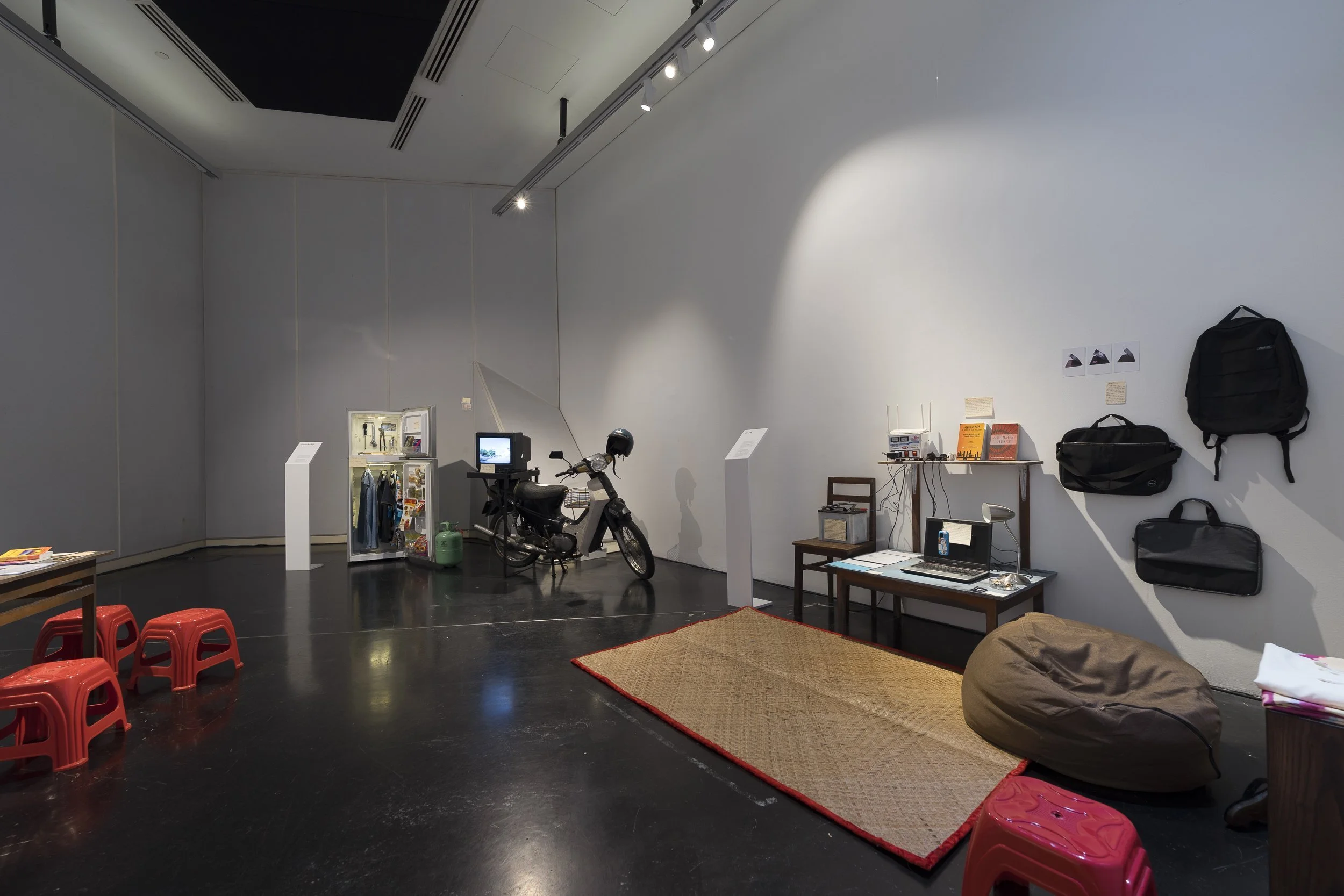 Review of ‘POLLINATION IV: the palms of y/our hands’