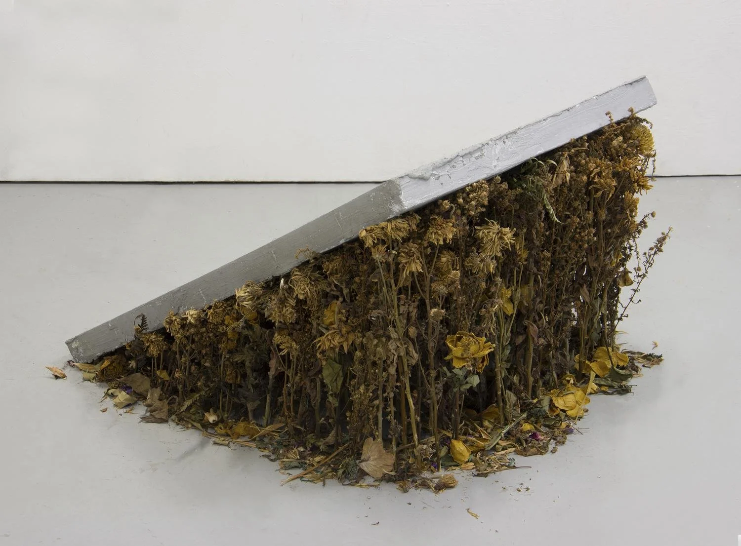 Daniel Chong, Unconditionally, 2017, funeral flowers and concrete slab. Image courtesy of artist.