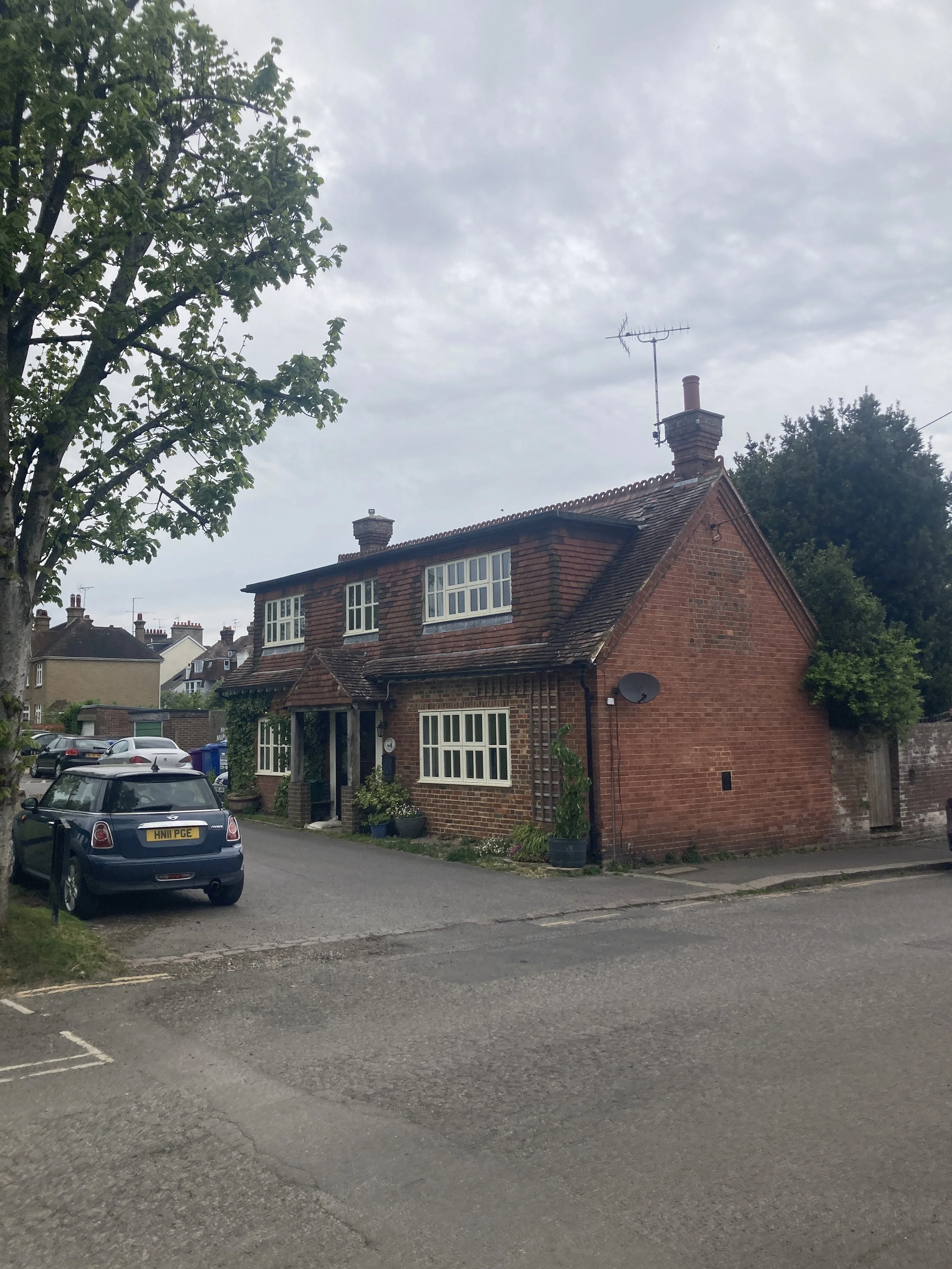 Photo of an English cottage in Sussex. Photo by Kelly Jin Mei.