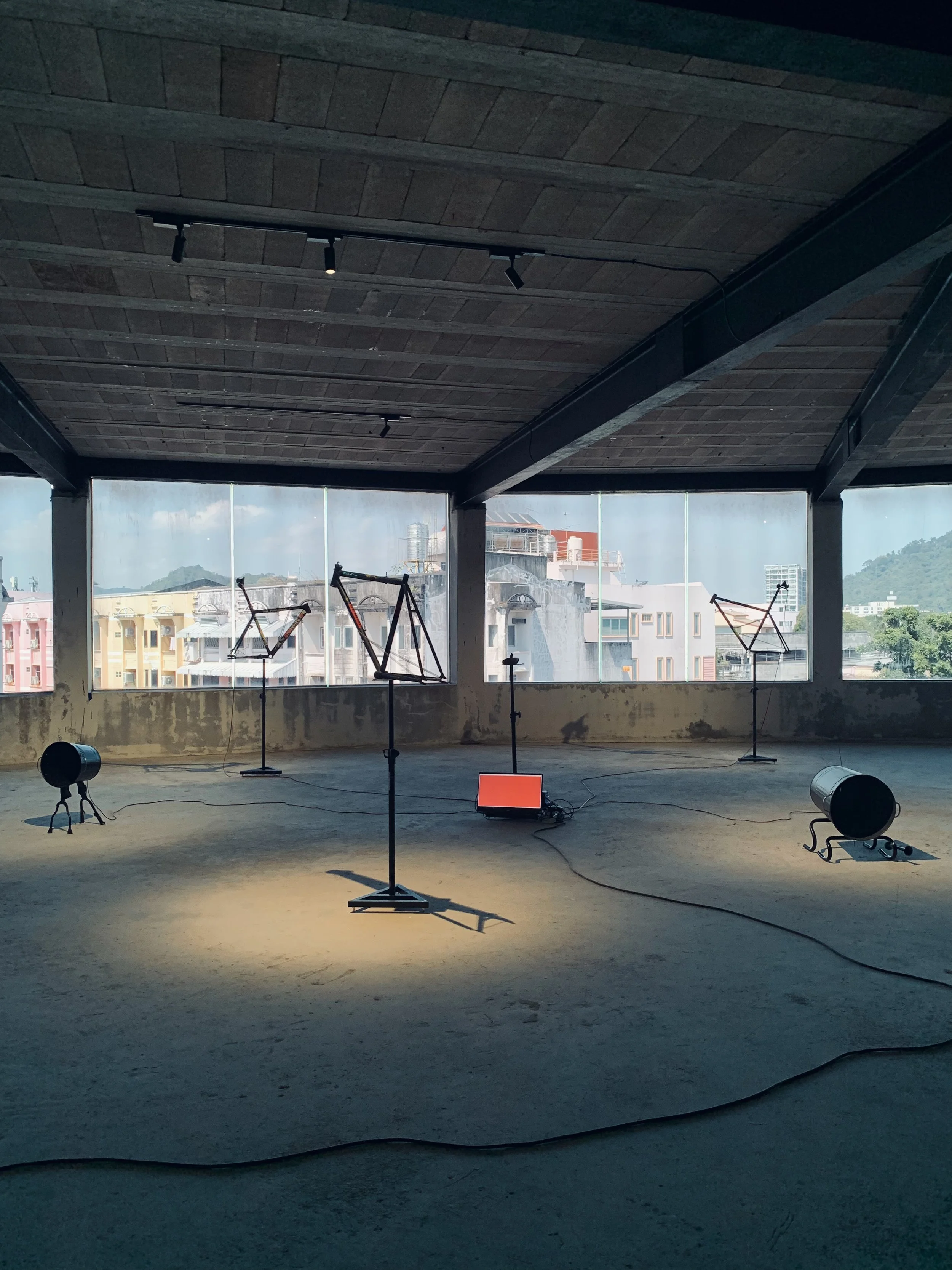 bani haykal, RUPA BENTUK RANGKA DERHAKA, 2025, mixed-media sound installation. Image courtesy of the artist.