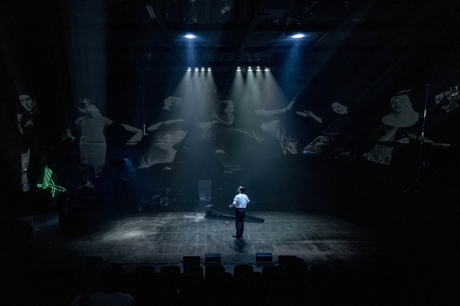 Au Sow Yee X Chen Yow-Ruu (Her Lab Space), A Curious Séance of K and Ponti, 2025, presented at the Experimental Theater in National Theater and Concert Hall (NTCH), Taipei. Image courtesy of Her Lab Space, photo by Lee Hsin-Che.