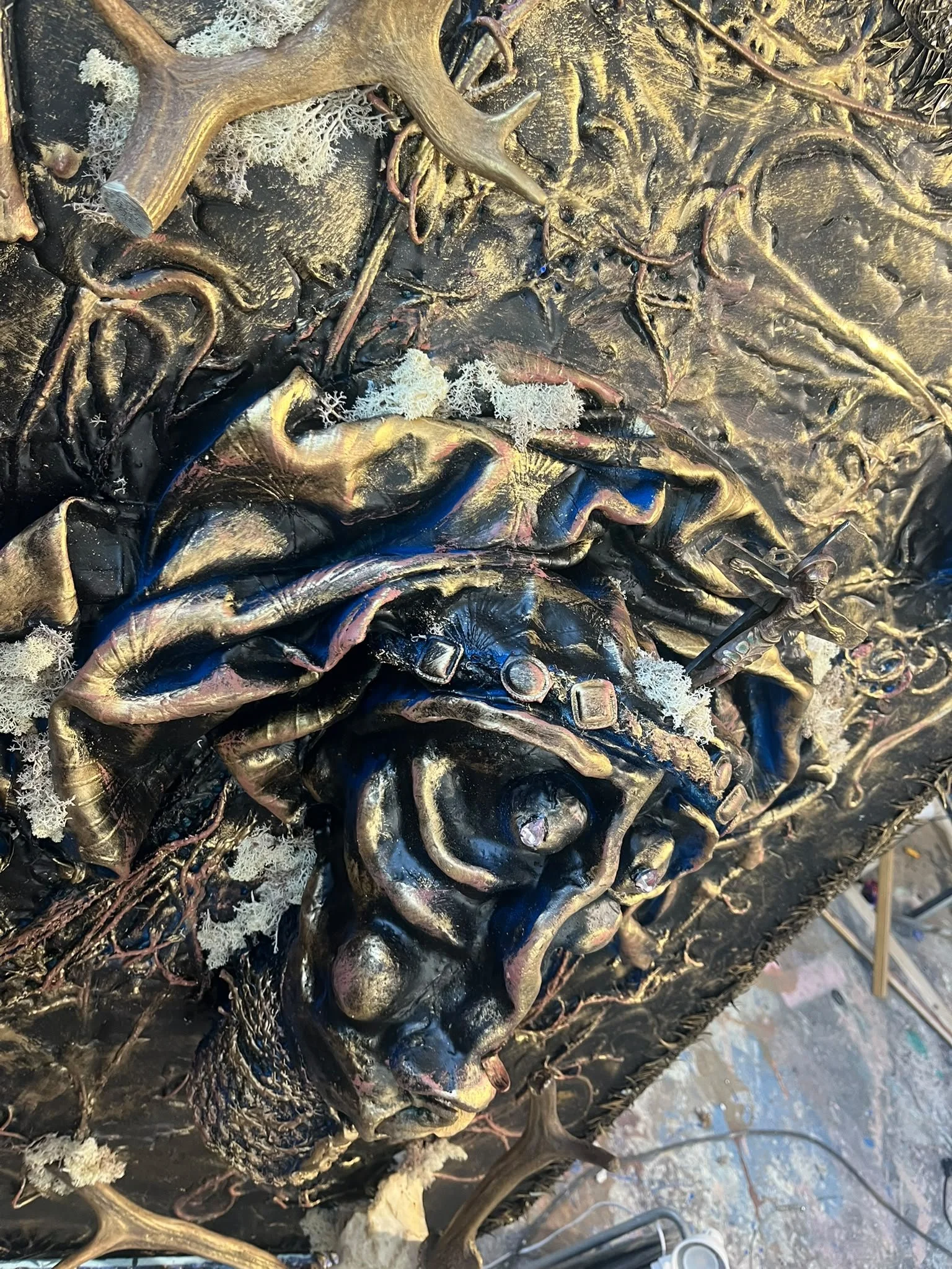 Tête aux cornes, 80 x 60 cm, 2026 (détails)