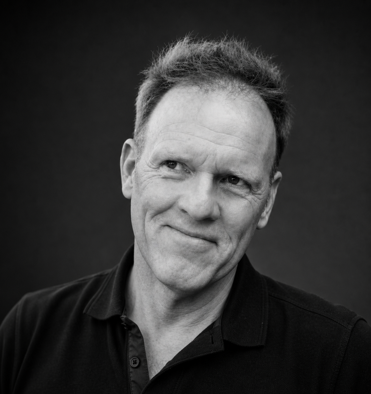 der hochzeitsfotograf jens lindner aus frankfurt in einem schwarz-weiss portrait