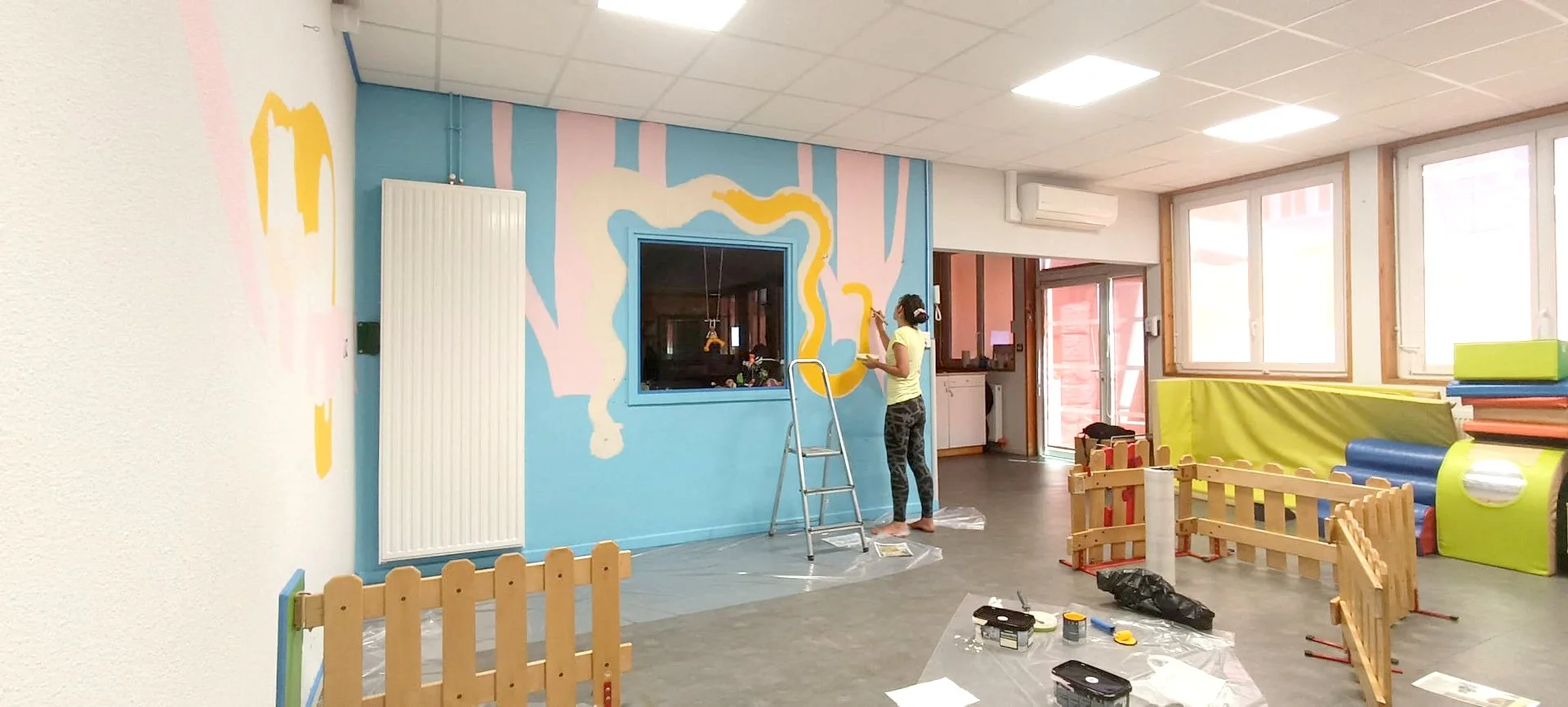 Peinture en cours, recouvrement du bleu