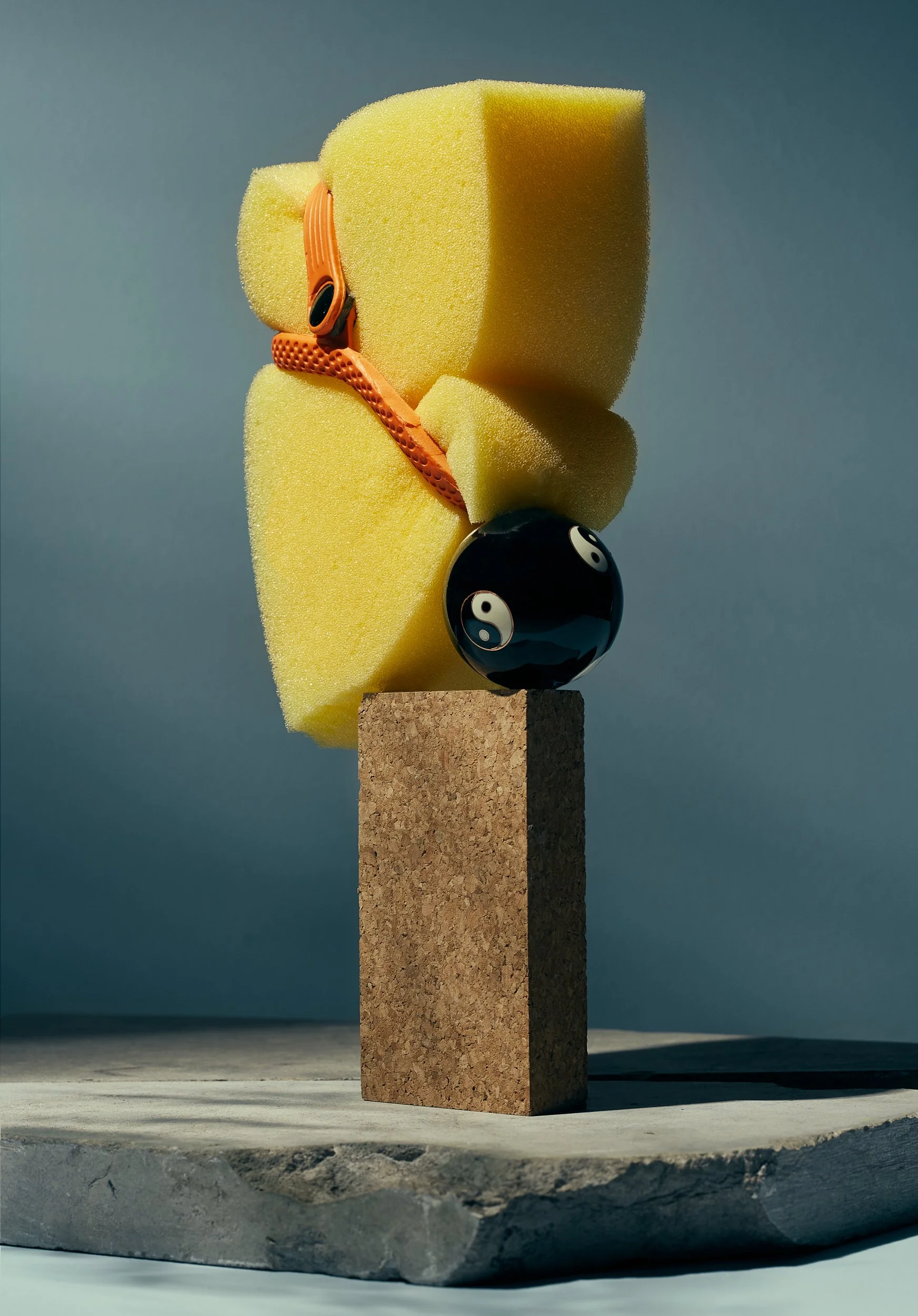 Stilleben_monument_av_samtiden_ svamp_klot_sten.jpg