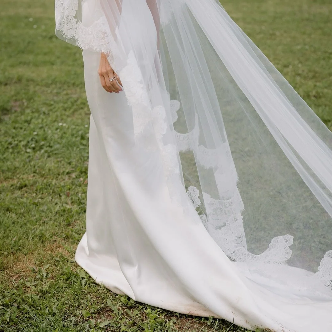 This stunning cathedral veil with intricate lace detailing added the perfect touch of romance to a breathtaking bridal look. Proof that sometimes, the simplest elements create the most powerful impact.
⠀⠀⠀⠀⠀⠀⠀⠀⠀
* the dress was custom made in Dubai.
