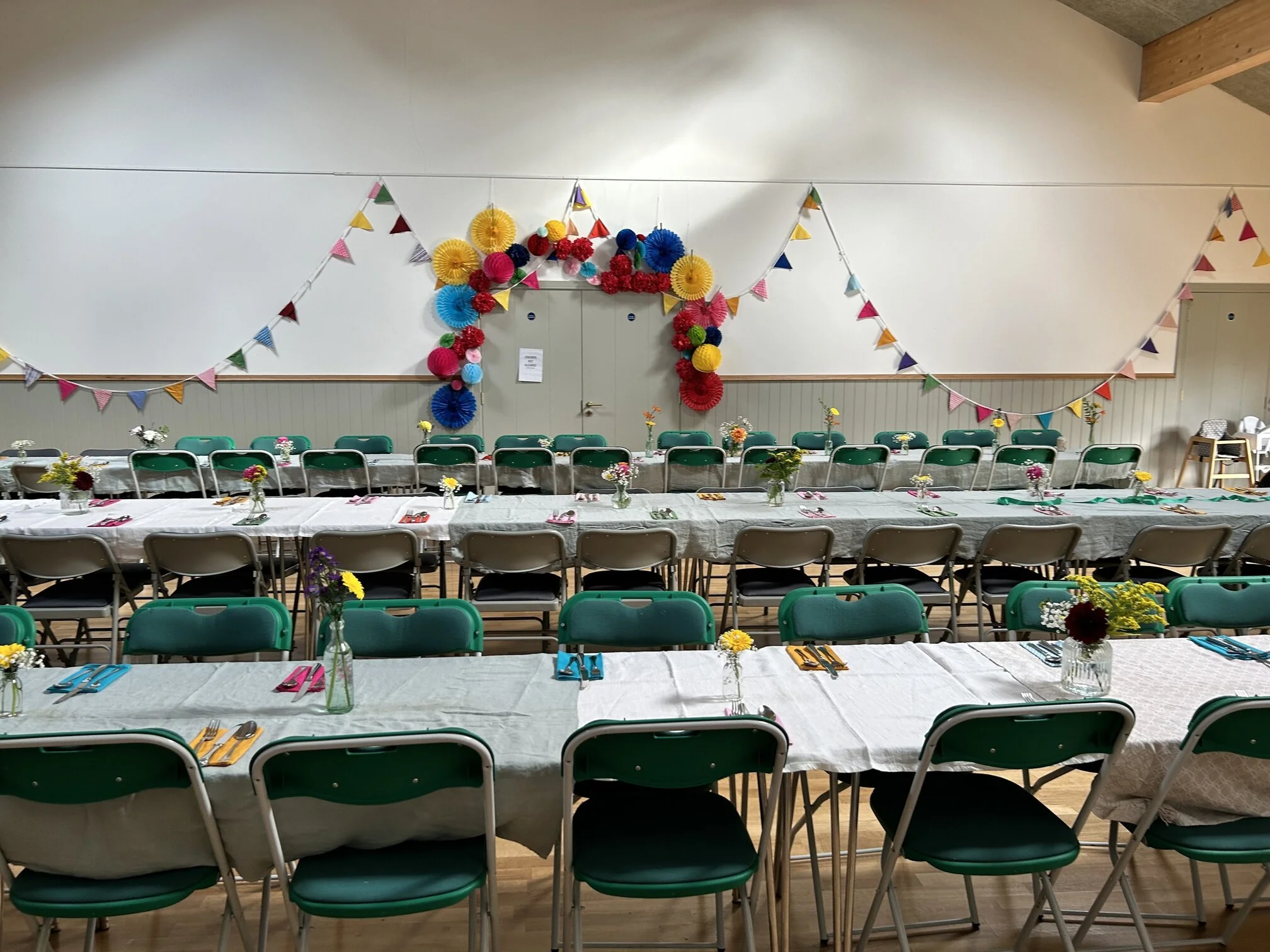rsz_main_hall_wedding_long_tables_colourful.jpg