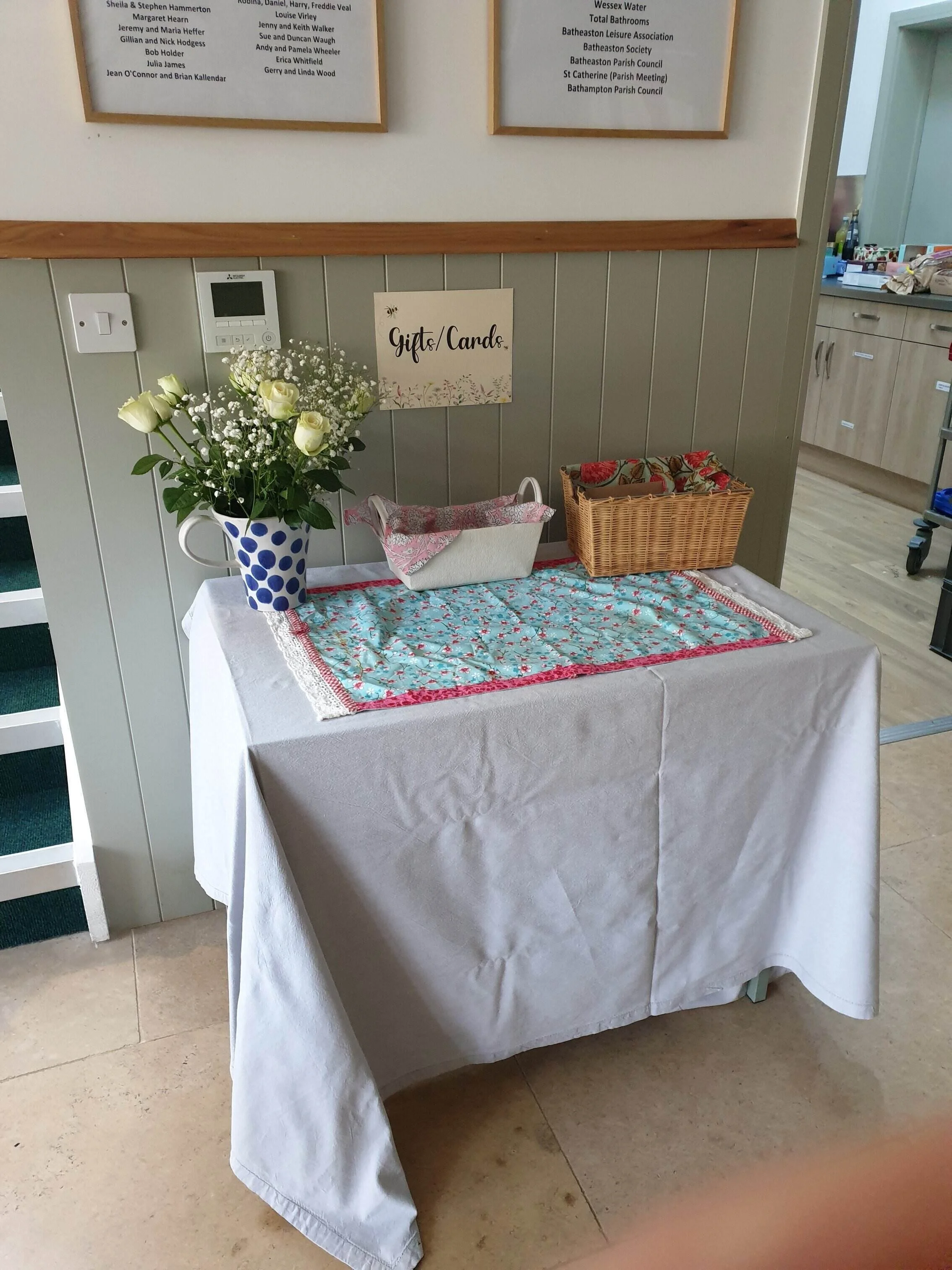 rsz_foyer_gifts_and_card_table_for_wedding.jpg