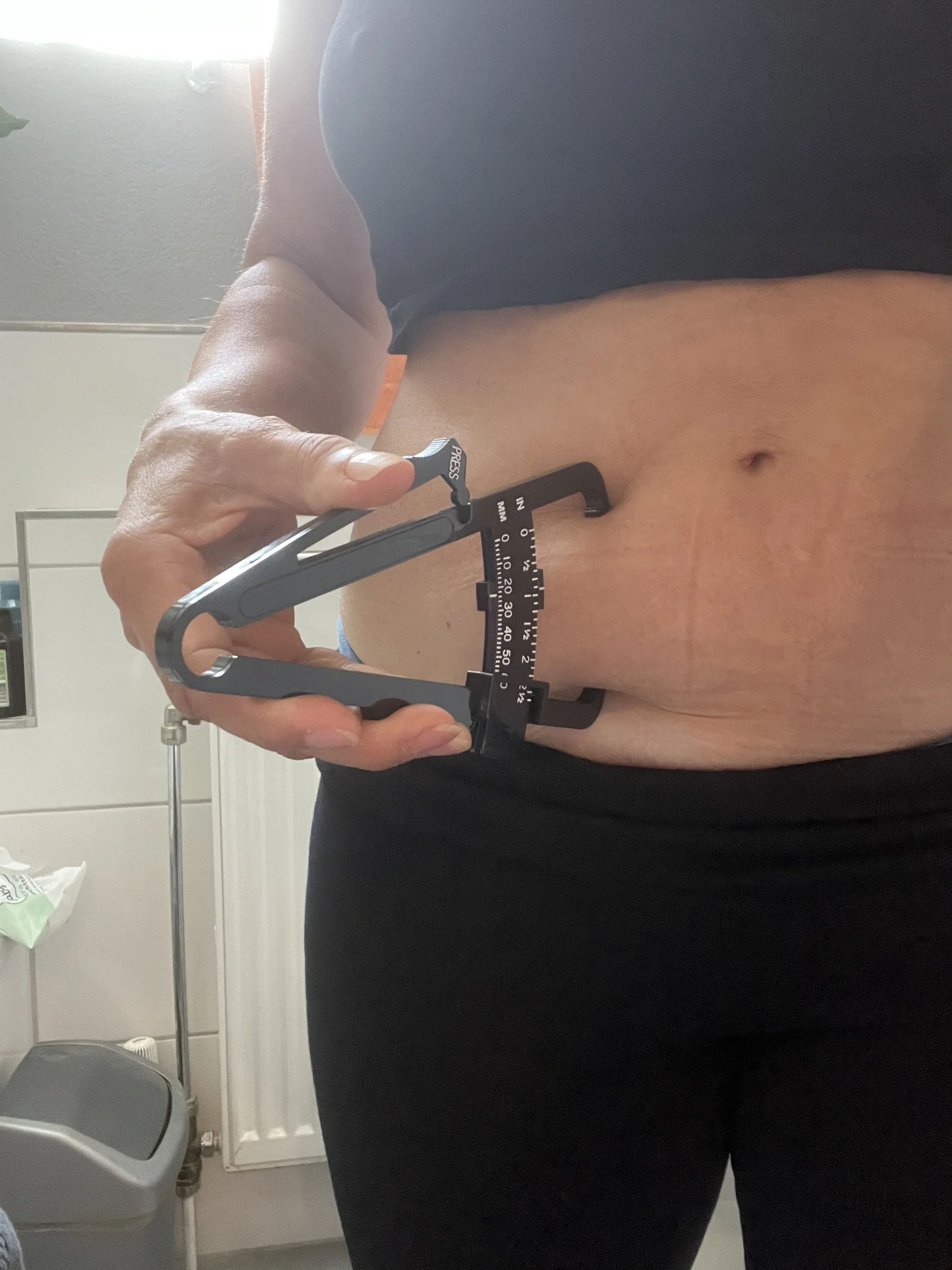 Kann ich mit 61 meine kleine Fettrolle loswerden – und gleichzeitig Muskeln aufbauen?