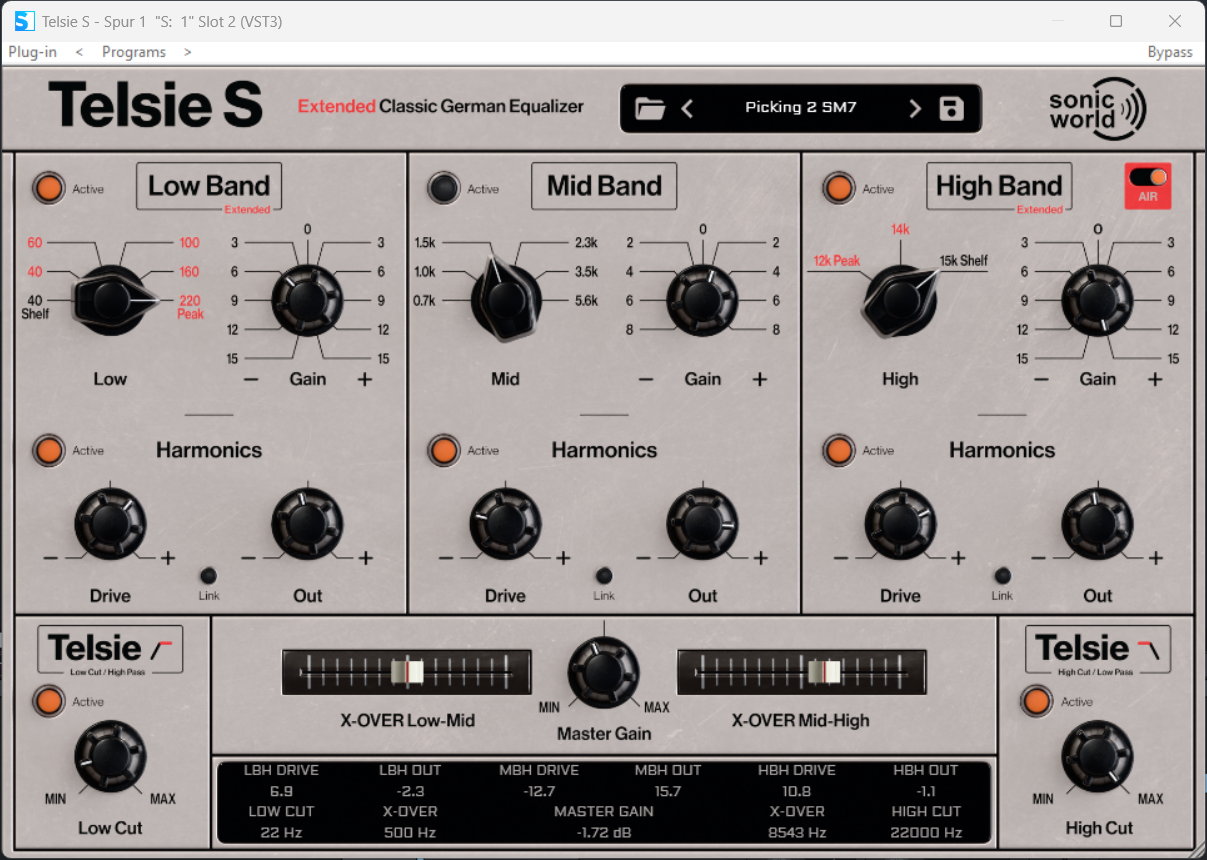 Screenshot of Telsie S - Spur 1 simulation software interface, showing an audio equalizer with three bands (Low, Mid, High), active indicators, various knobs for adjusting gain and drive, and a master gain control panel.