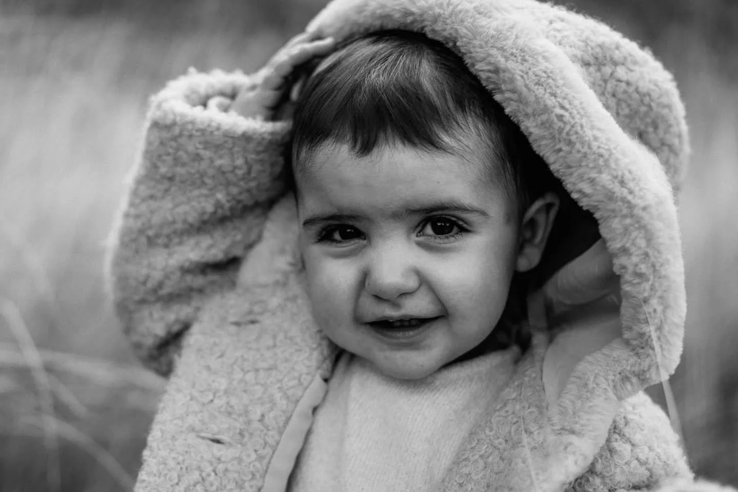 Se non siamo noi stessi, che ricordo &egrave;?

Sono pienamente d'accordo. Qui non c'&egrave; niente di finto, nessun "stai fermo, guarda qui e sorridi".

Qui c'&egrave; una famiglia che passeggia all'aperto con la loro piccola. Cose sempli