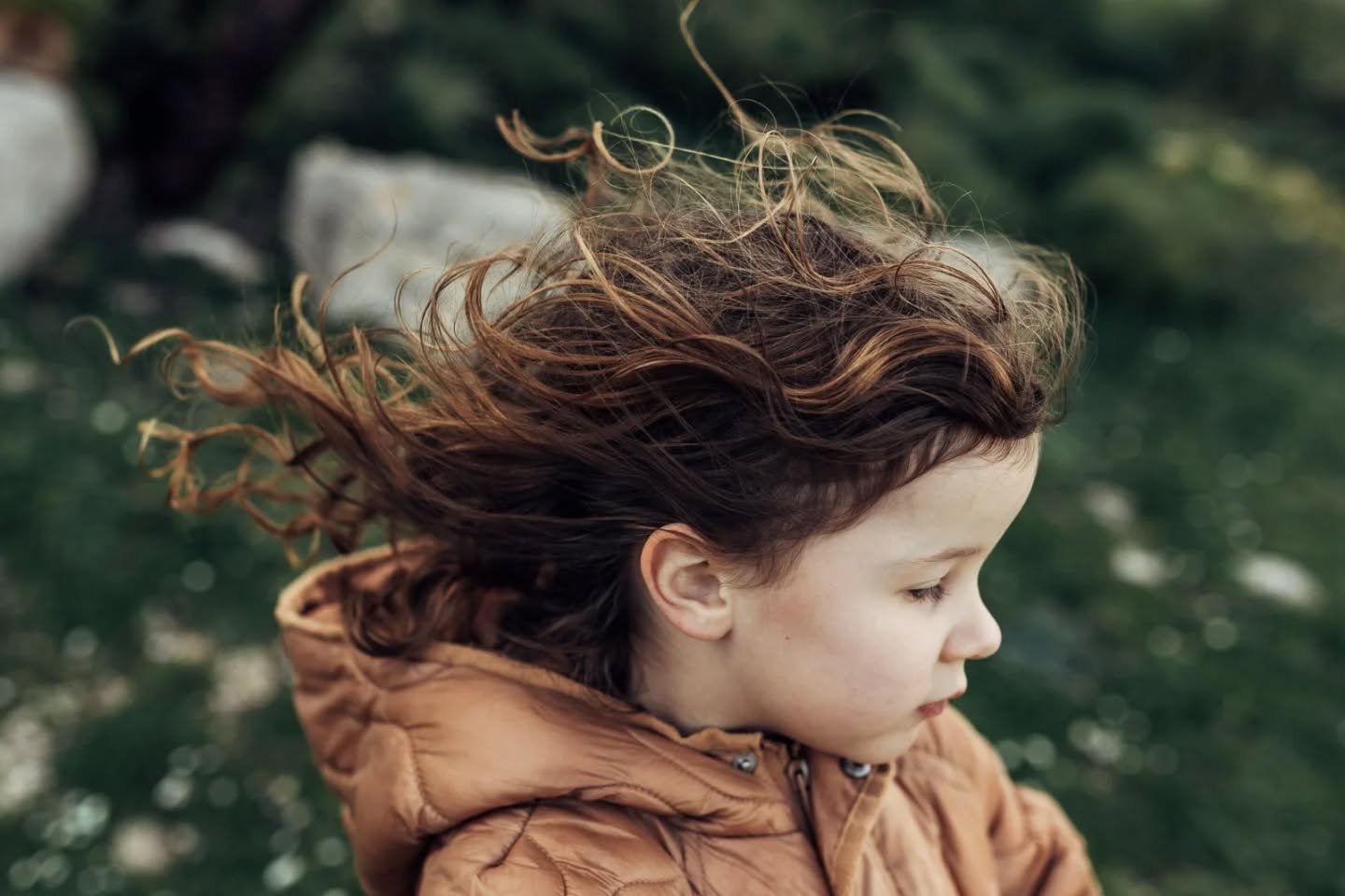 Nelle ultime settimane &mdash; forse anche mesi &mdash; mi sono sentita spesso come una roccia in mezzo al fiume, a fermare la corrente. La fretta, il diluvio&nbsp;continuo di informazioni, l&rsquo;AI, le aspettative, la ricerca della perfezione...

