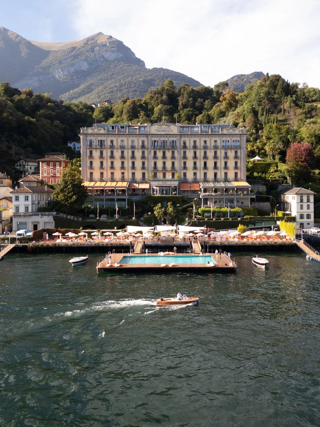 Wedding Photographer Lake Como: Best Locations, Boat Shoots &amp; Expert Tips