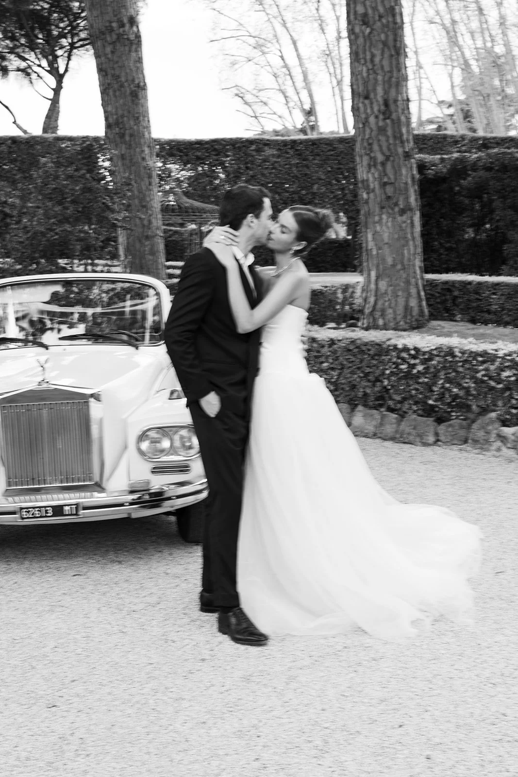 Couple shooting at Villa Aurelia Rome Italy, luxury wedding photographers italy
