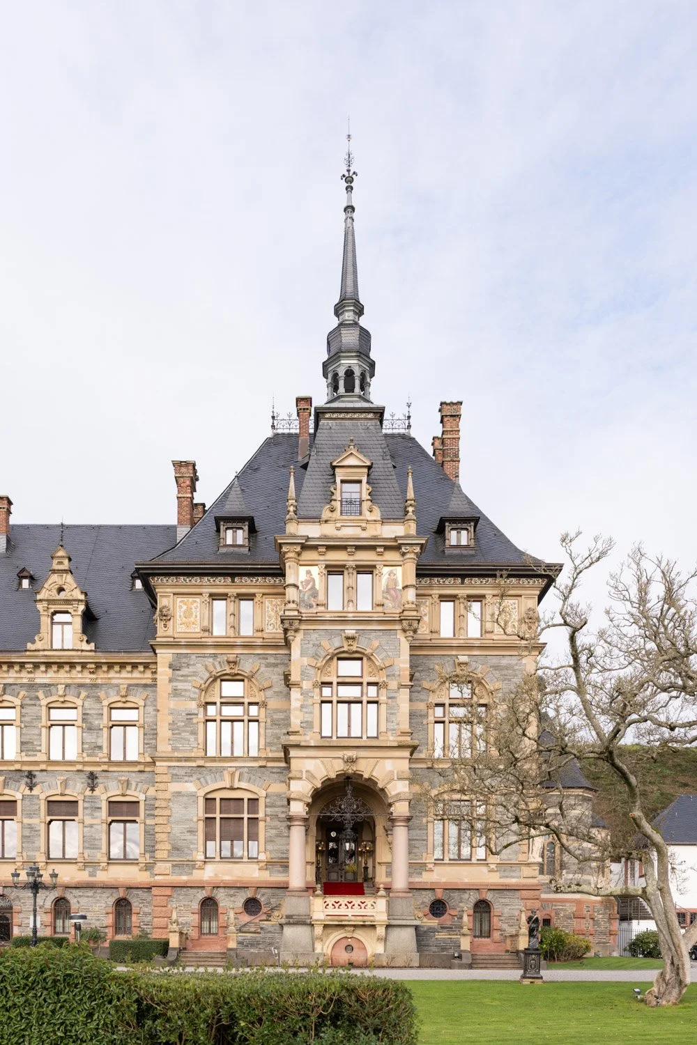 Photo with Bridesmaids Schloss Lieser