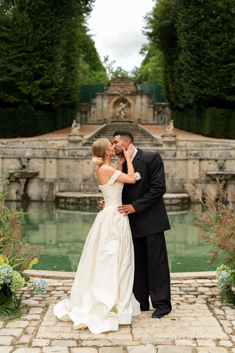 Chateau de Villette wedding in Paris France, luxury wedding photographers Italy