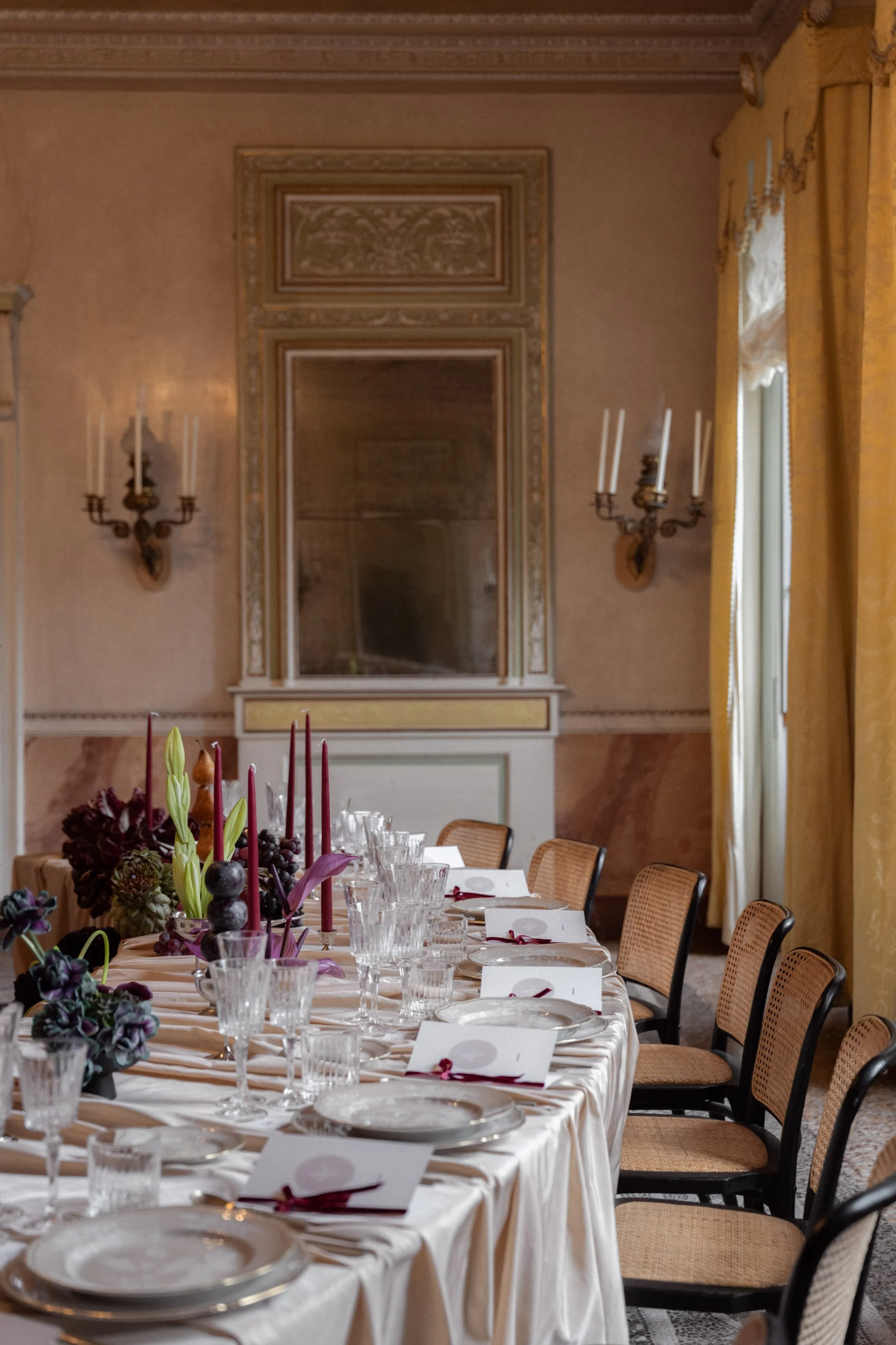 dinner setting details at villa Pizzo
