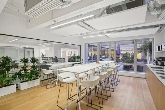 Nous sommes fiers d&rsquo;avoir accompagn&eacute; T&eacute;tris sur la transformation des 300 m&sup2; des bureaux EnBW France, un d&eacute;fi men&eacute; en seulement 8 semaines.

En coordination de projet, nous avons assur&eacute; le lien entre les 