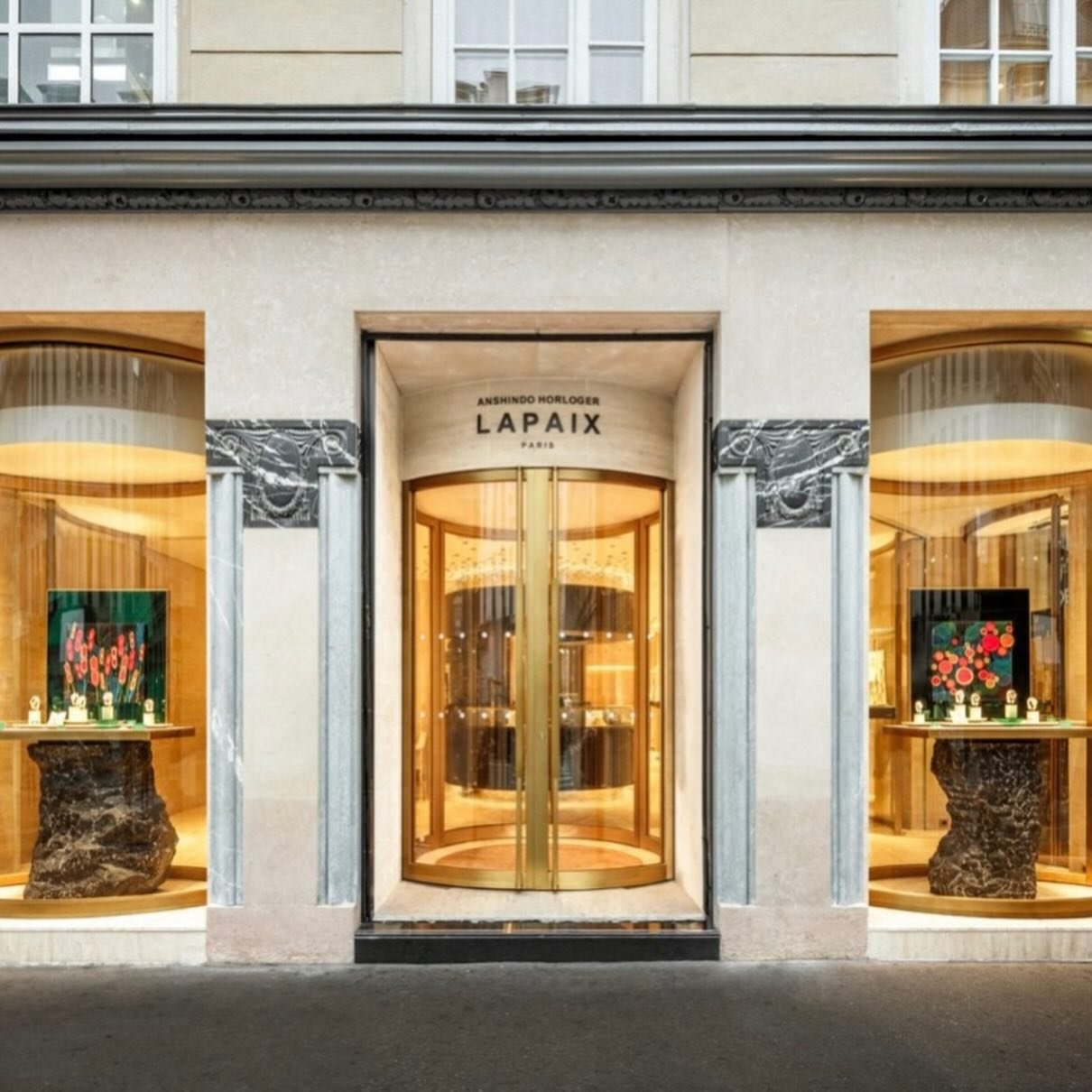 Projet Rolex &ndash; Mise &agrave; jour

Retour en images sur la r&eacute;alisation de cette boutique de 600 m&sup2; d&eacute;velopp&eacute;e pour un client japonais, en collaboration avec Euros Tamon (ma&icirc;trise d&rsquo;&oelig;uvre et architectu