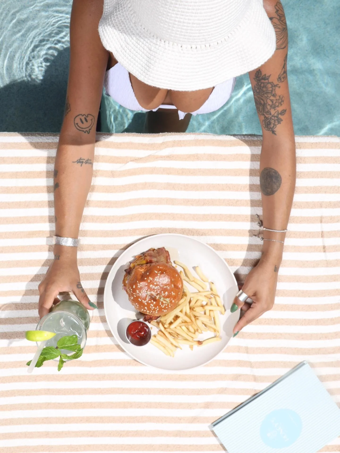 Drinks &amp; perks by the pool