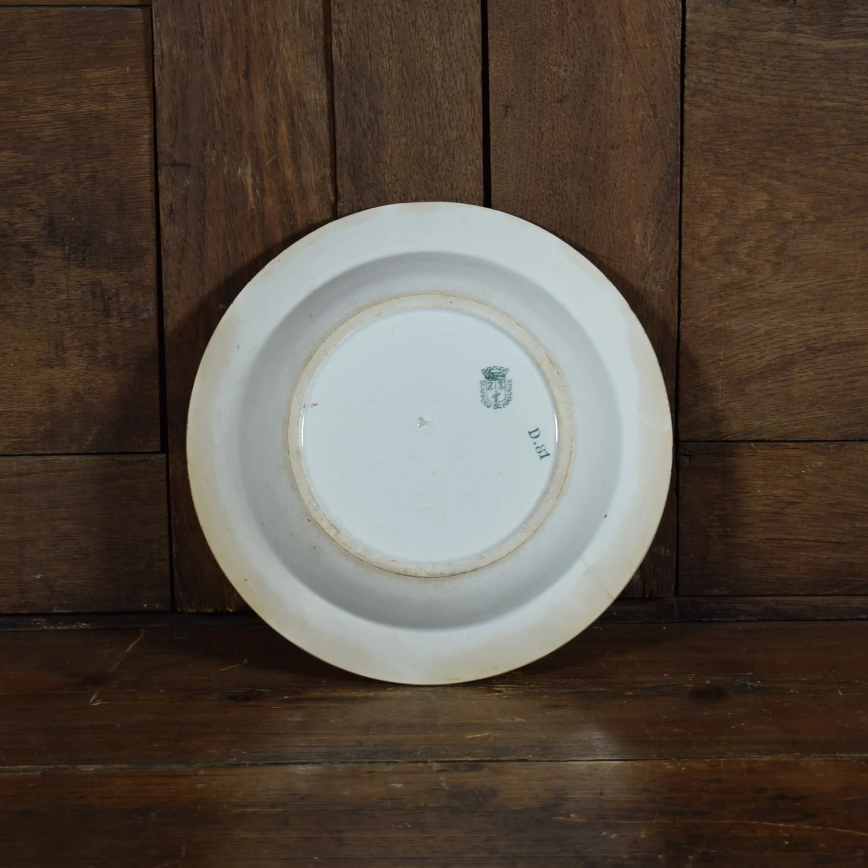 Assiette à motifs bleus et roses 3.jpg