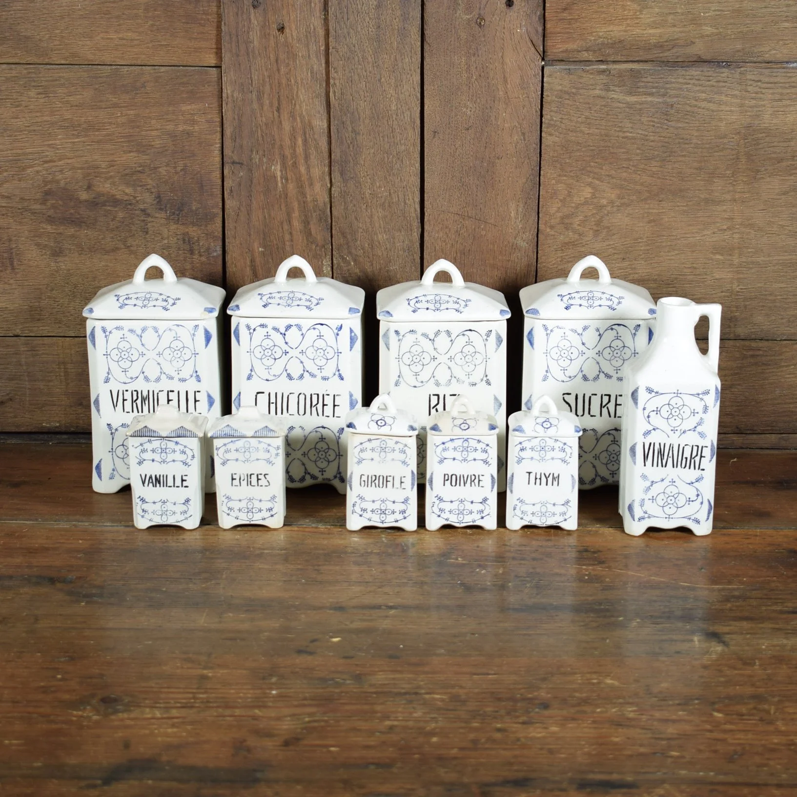 10 pots à épices 1.jpg