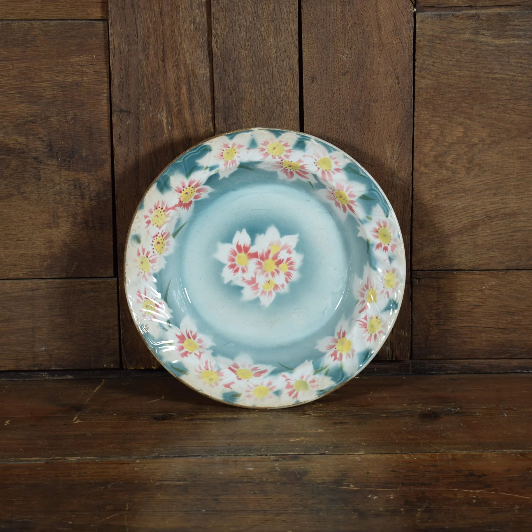 Assiette à motifs bleus et roses 1 .jpg