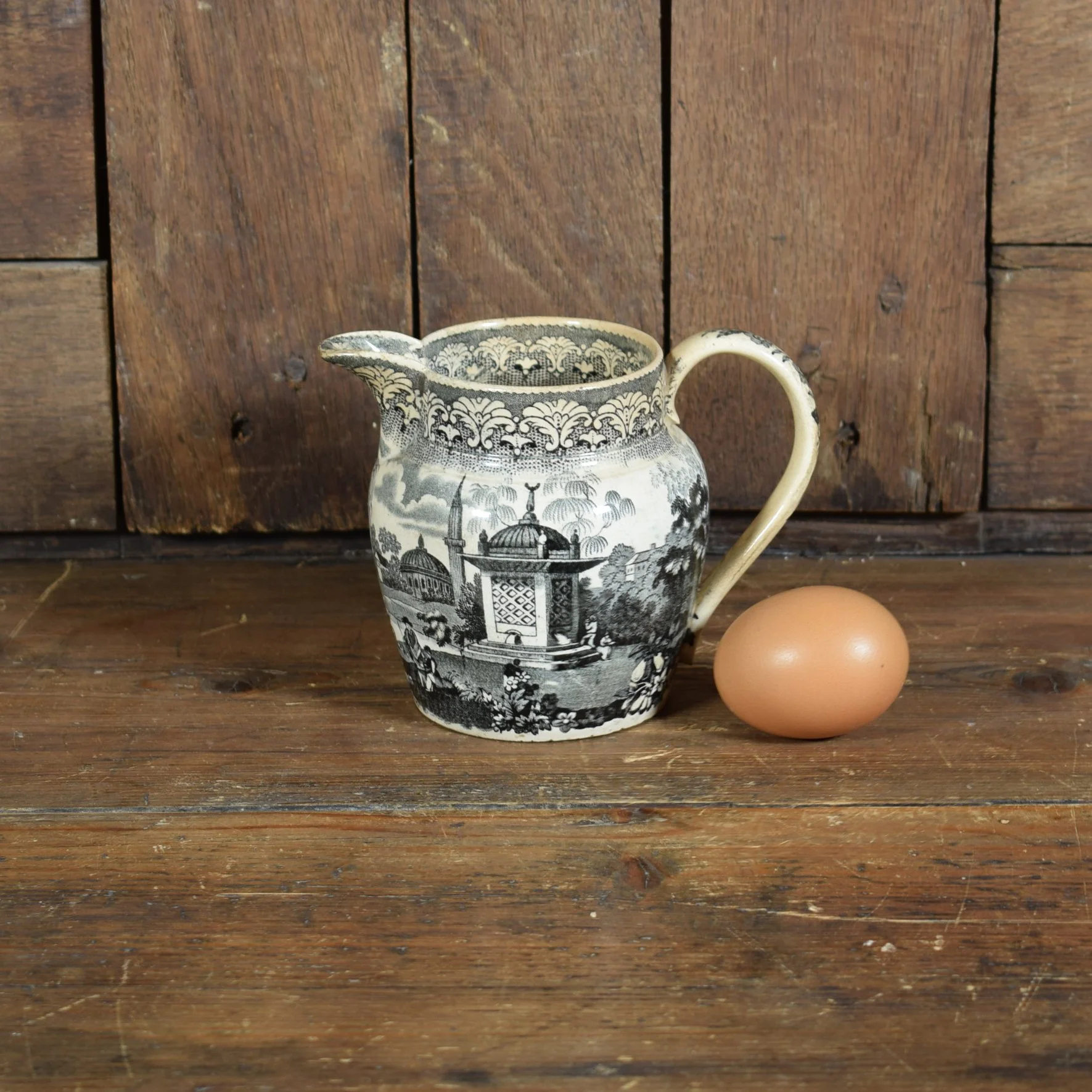 Pichet anglais à motifs noirs 2.jpg