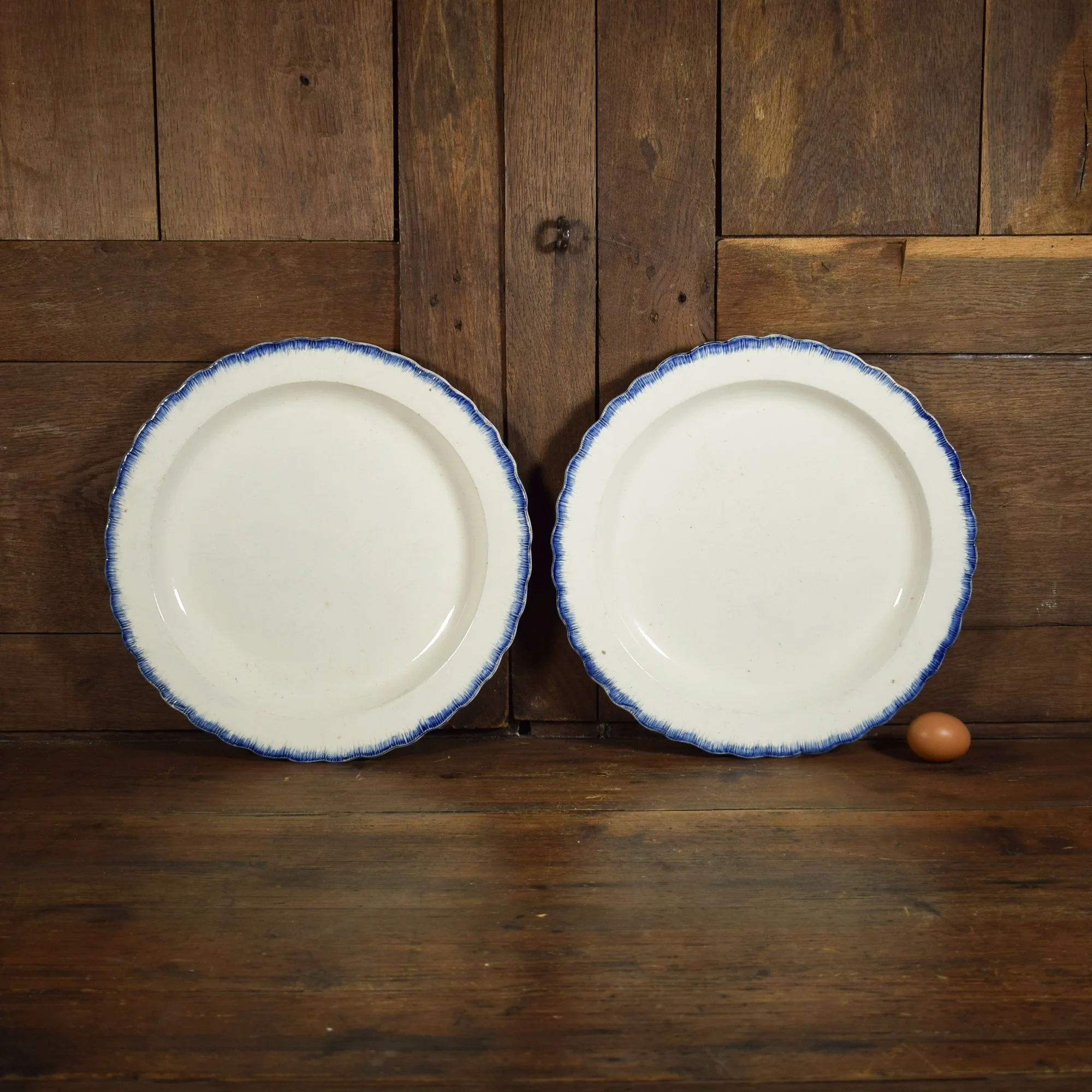 Deux grands plats à bords bleus 2.jpg