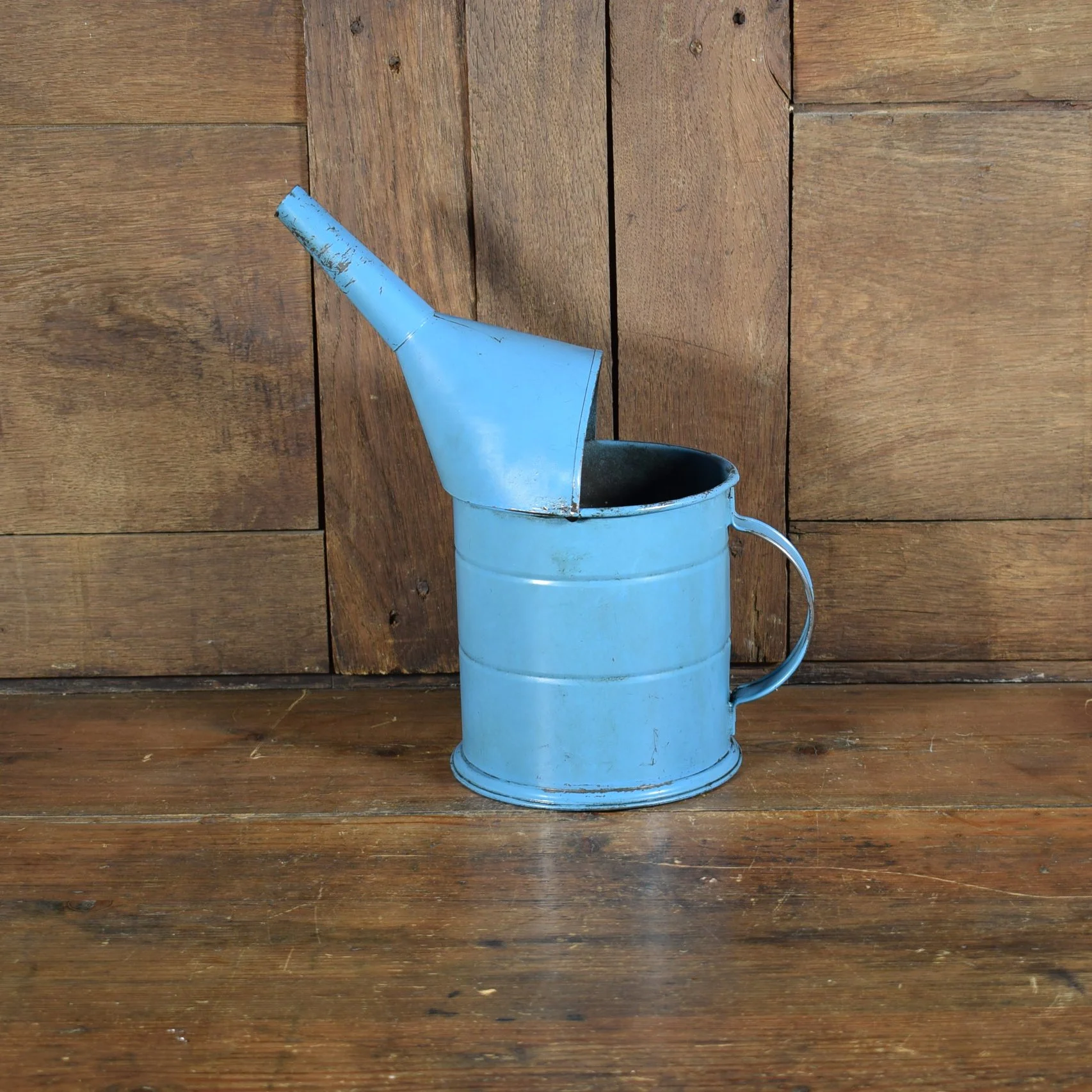 Pot verseur en acier peint