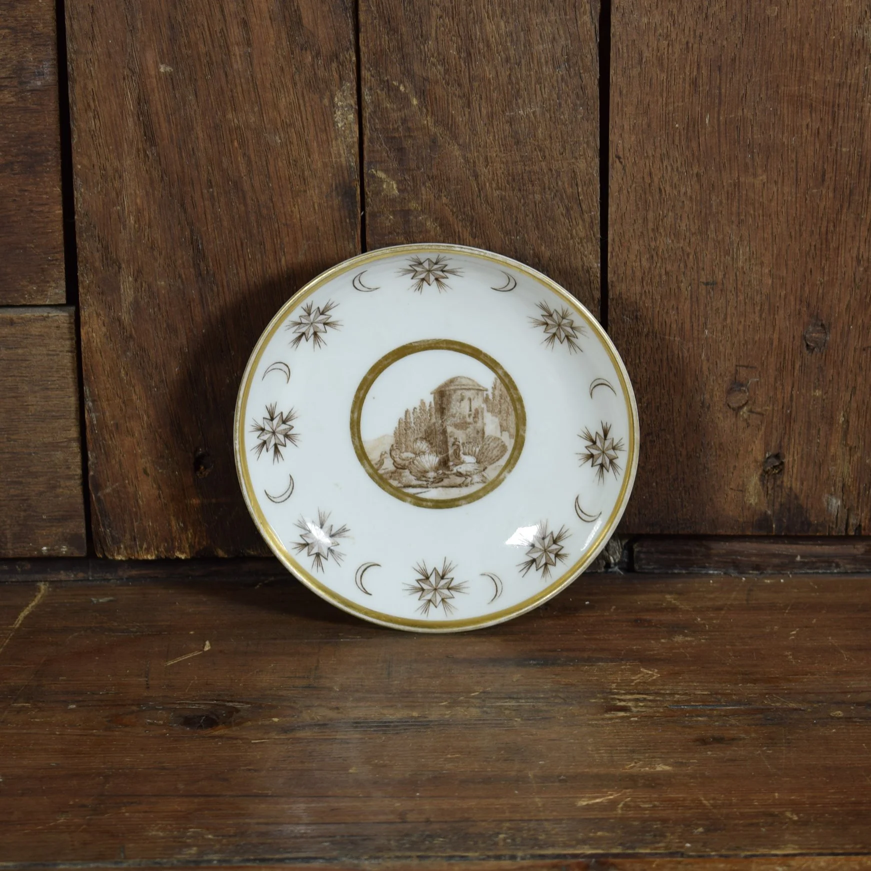 Assiette dorée à motifs de lune 1.jpg