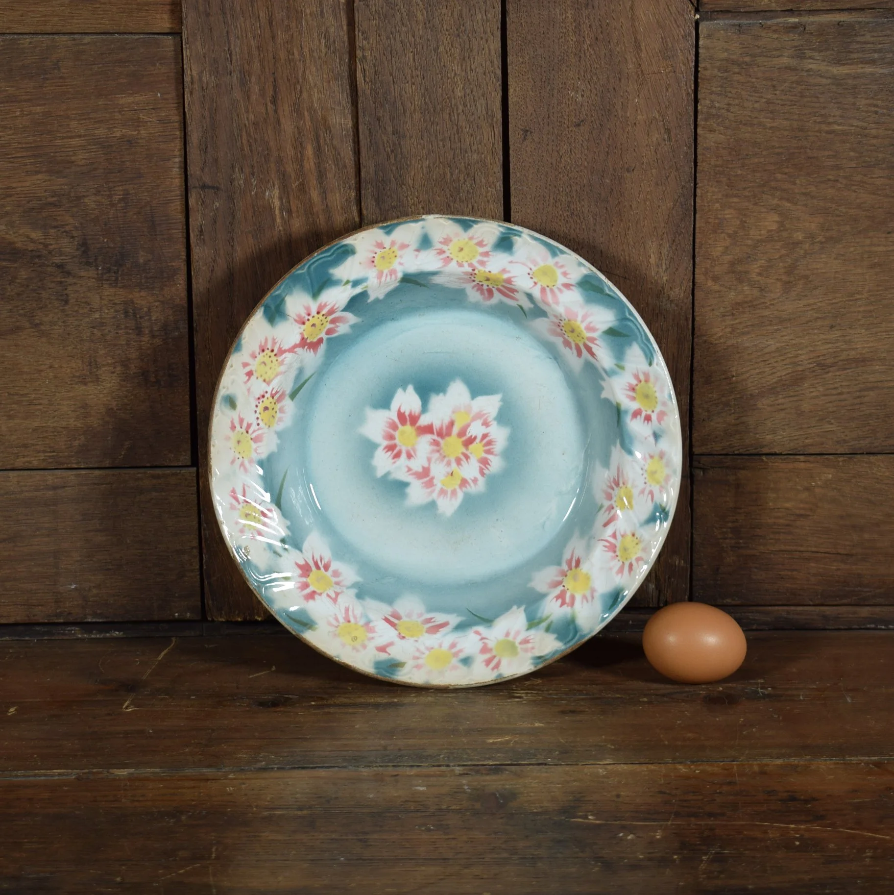 Assiette à motifs bleus et roses 2 .jpg