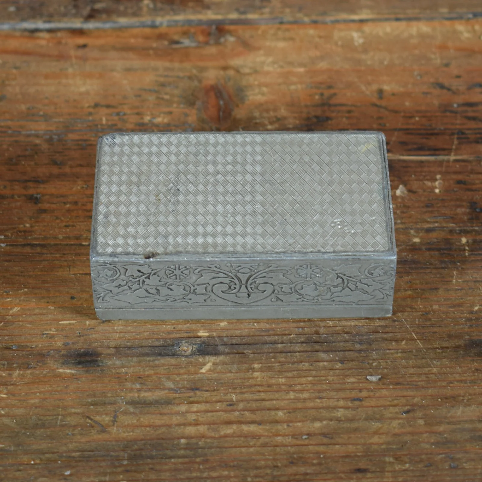 Boite métallique à motifs 7.jpg