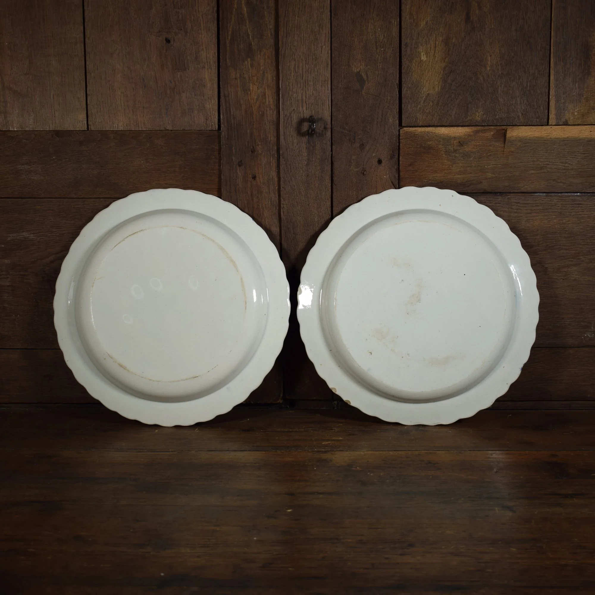 Deux grands plats à bords bleus 4.jpg