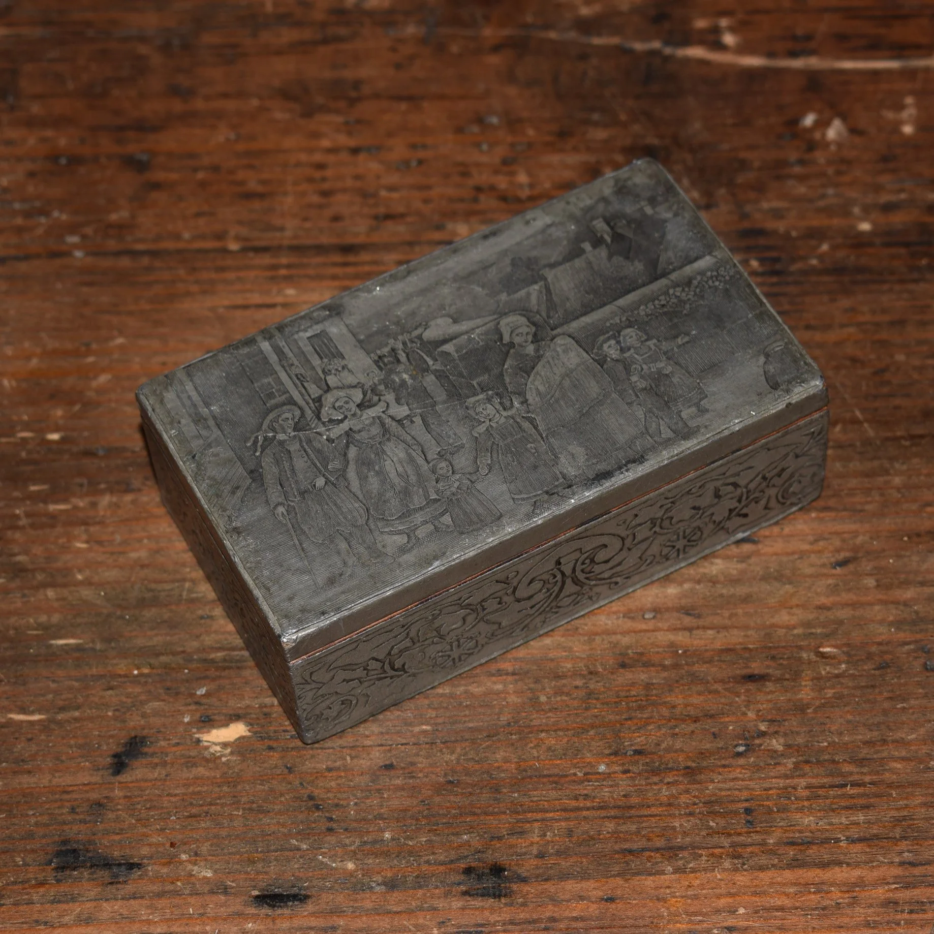 Boite métallique à motifs 5.jpg