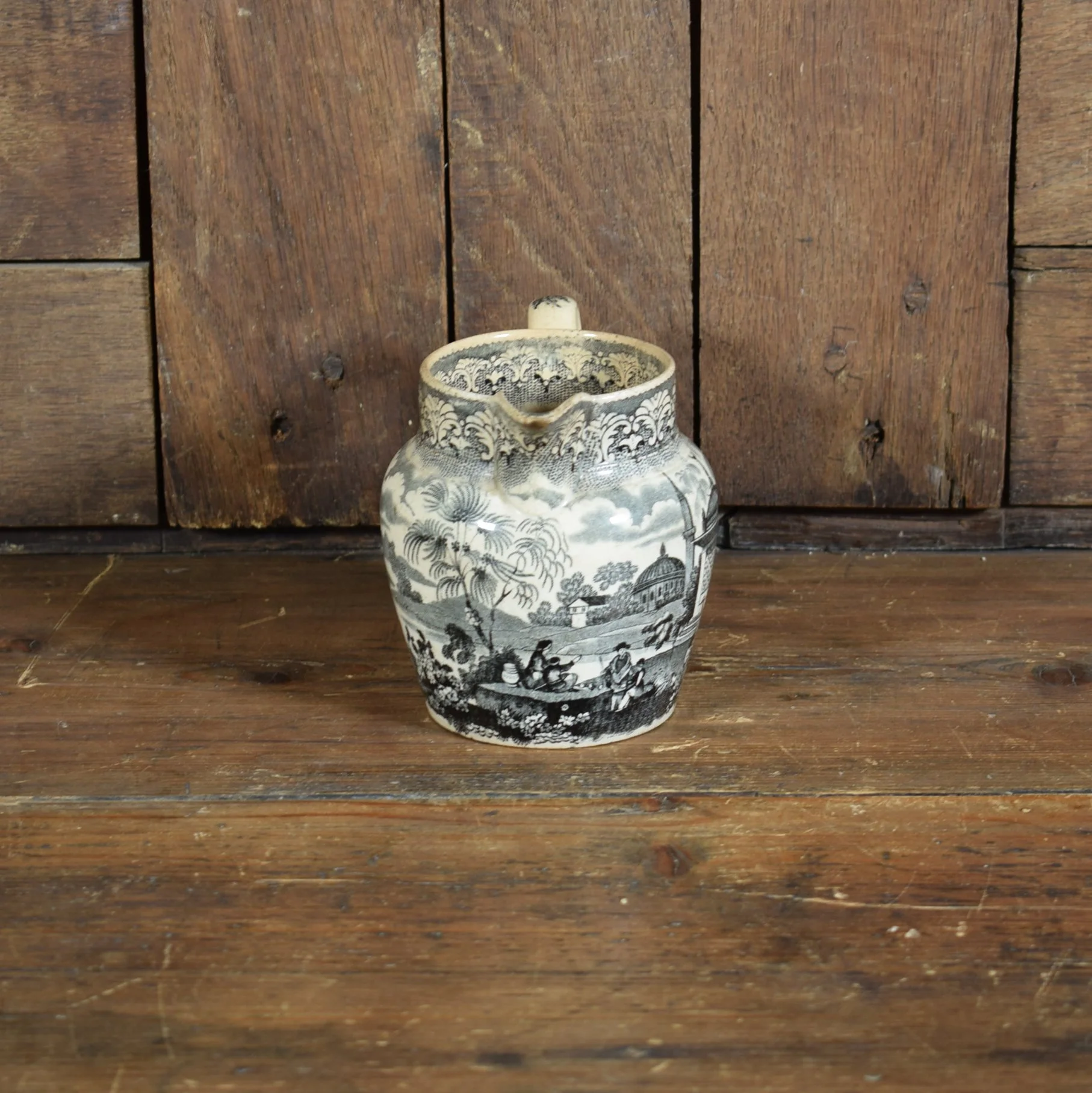 Pichet anglais à motifs noirs 3.jpg