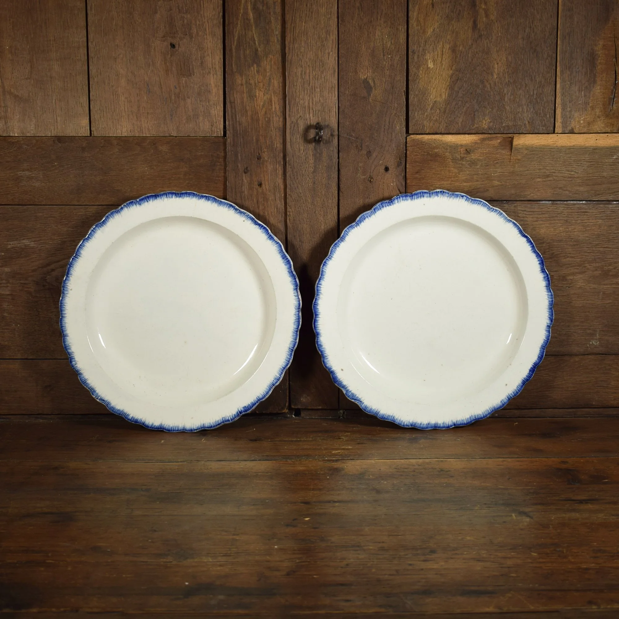 Deux grands plats à bords bleus 1.jpg