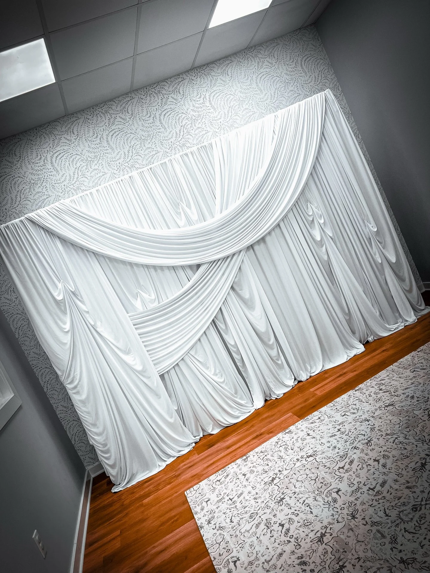 We&rsquo;re so much more than balloons.

Book @nicsnacccs for the next time you have an occasion that calls for a dramatic moment such as this. 

Like it when you see it, 
Comment if you love it,
Book it cause you need it! 
&bull;
&bull;
&bull;

&bul