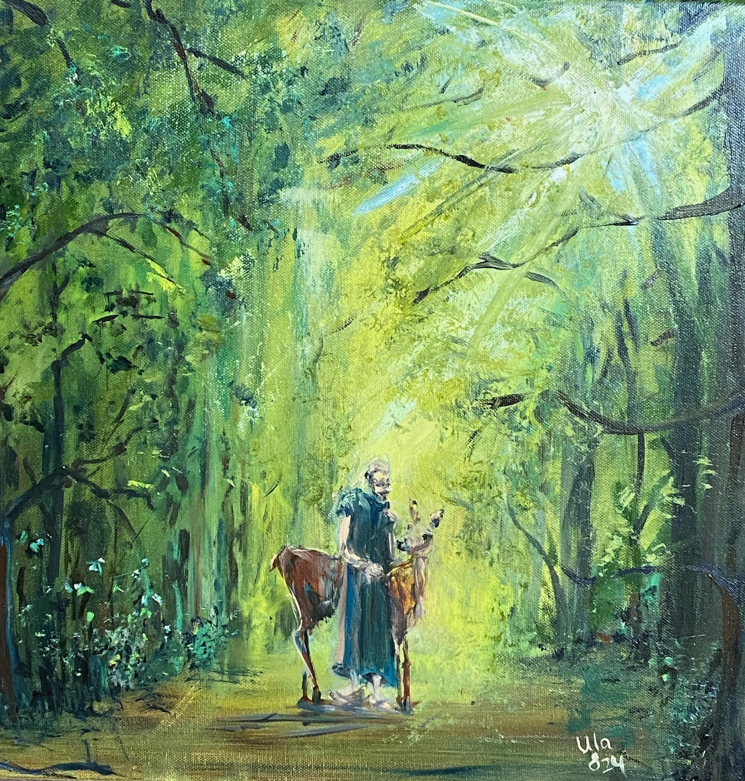 Ein Mann steht in einem grünen Wald voller Bäume und sieht in die Ferne, auf einem kleinen Weg.