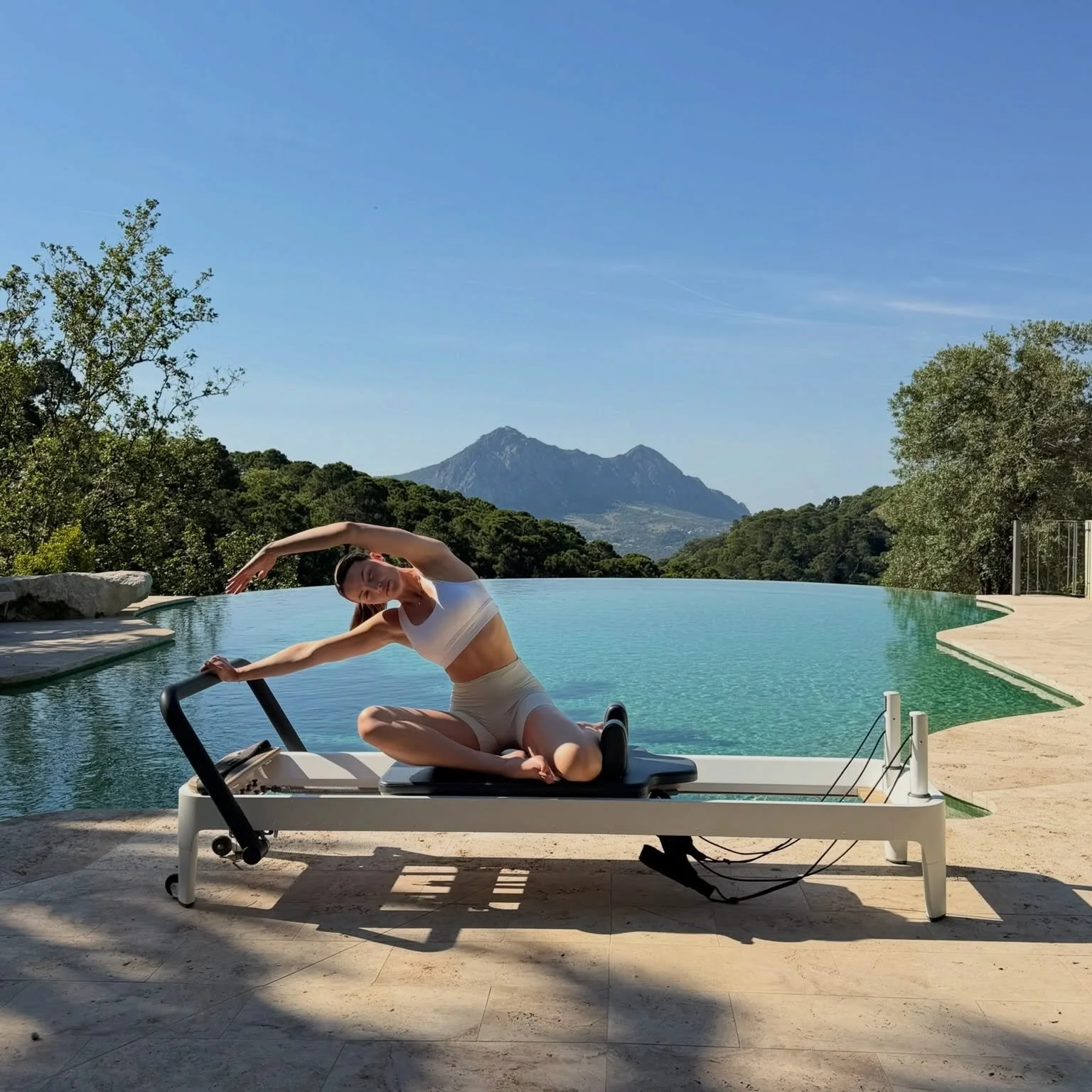 SOLIS RETREAT | DAY 1

Coffee before sunrise

Mat Pilates by the pool, apple overnight oats, and a morning spent on the reformers

Buddha bowls for lunch and an afternoon soaking up the sun by the pool

BBQ at golden hour, a sunset hike, and a glass 