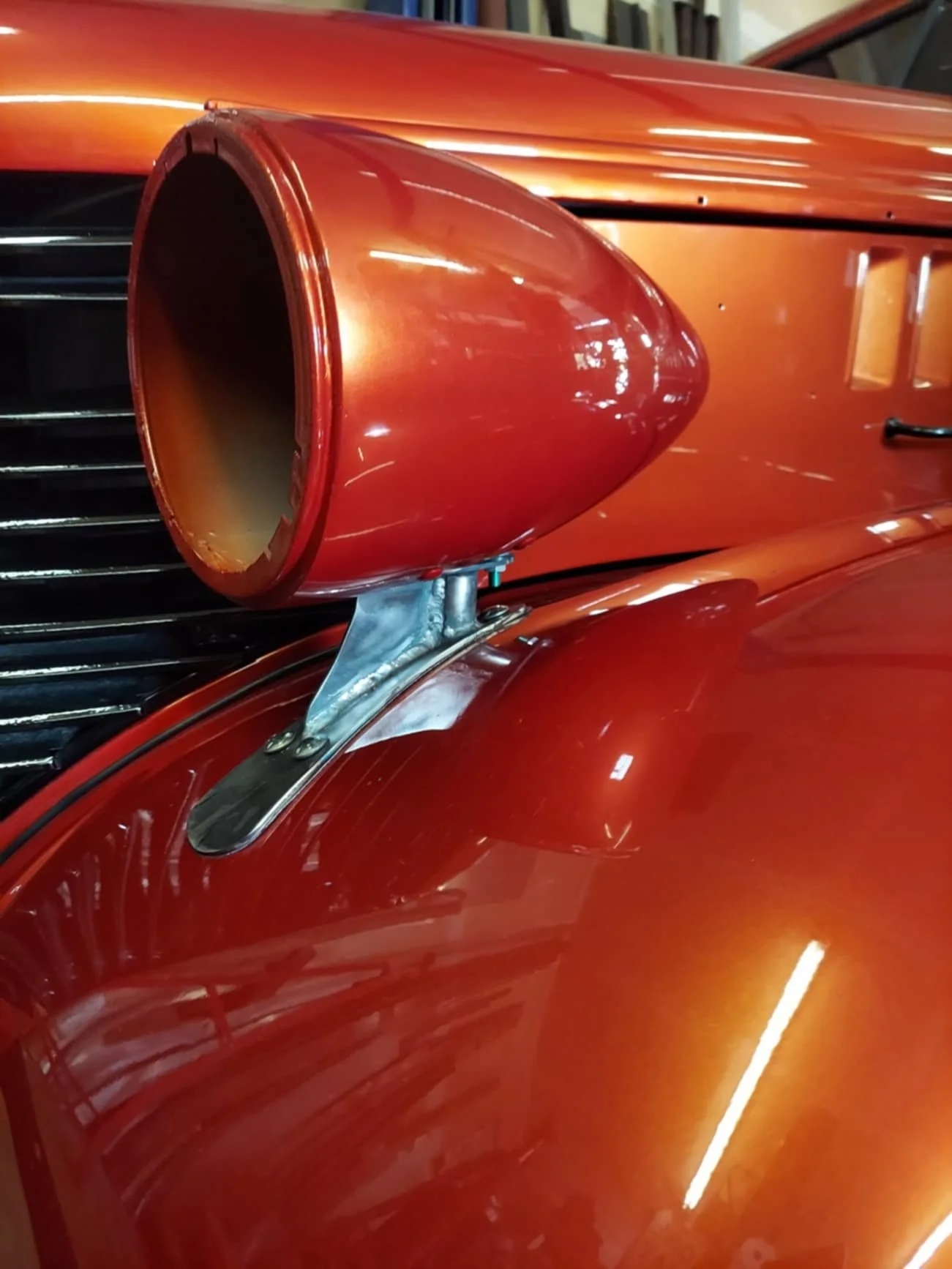 Custom bucket mounts