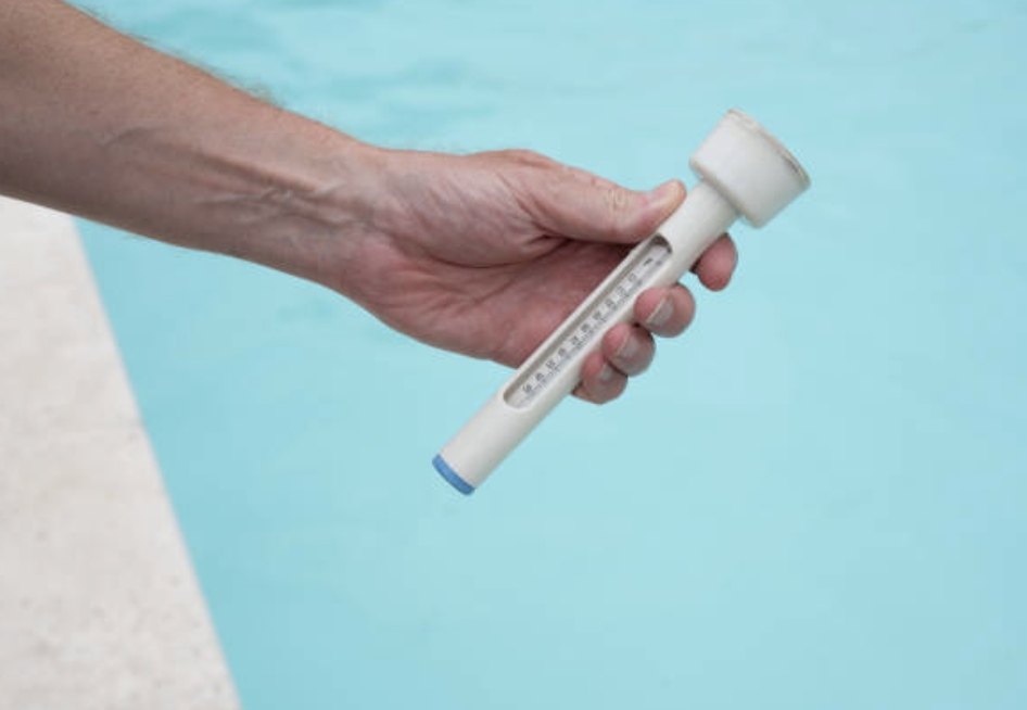 🏊‍♂️ The Benefits of Professional Pool Service vs. DIY Maintenance 🌞