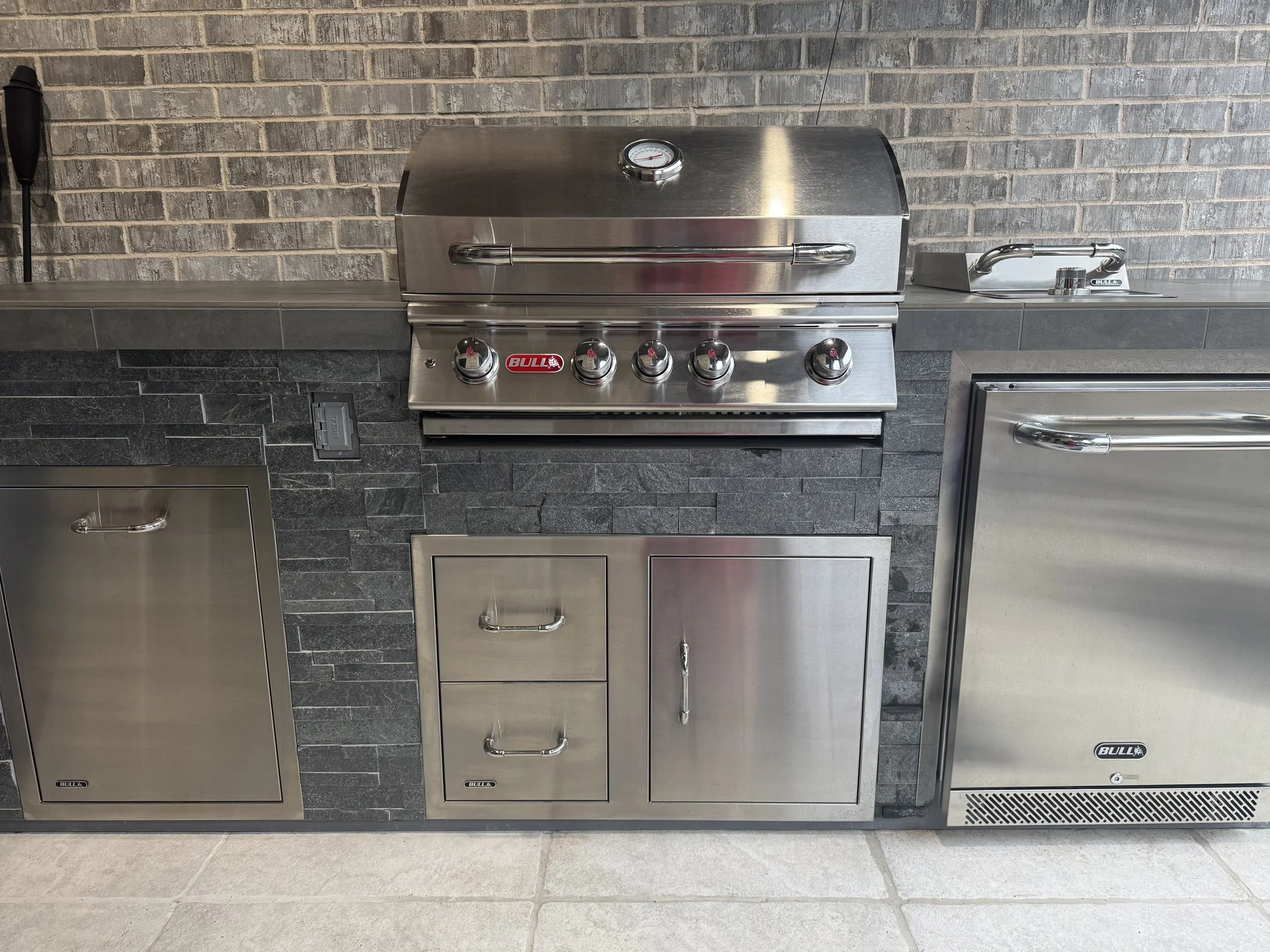 🌟 Beyond Service: Outdoor Kitchens &amp; Backyard Living Spaces 🍴🎶