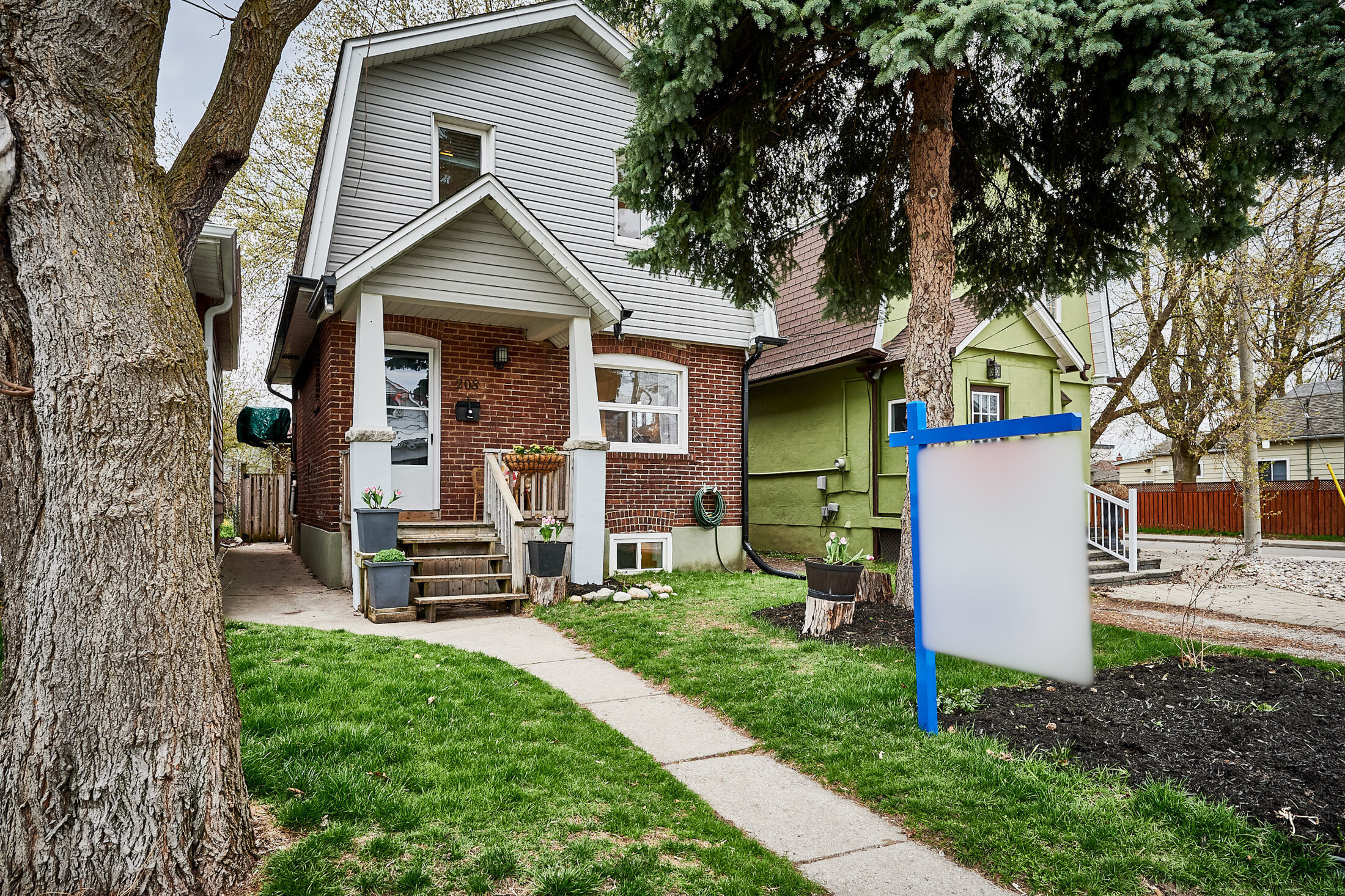 004-208 Westlake Ave, East York 3-Edit.jpg