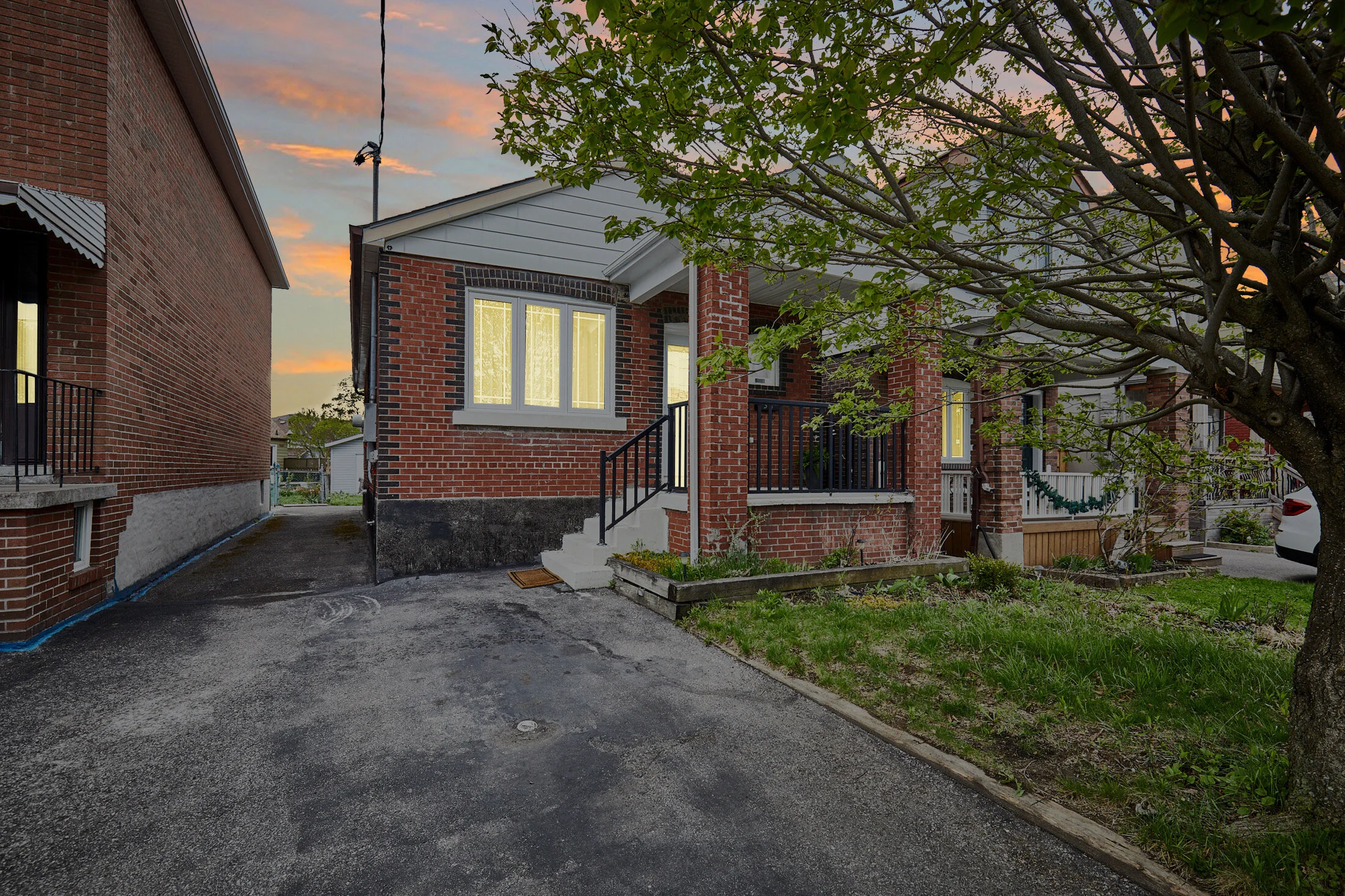 048-001-316 Westlake Ave, East York FRONT twilight.jpg