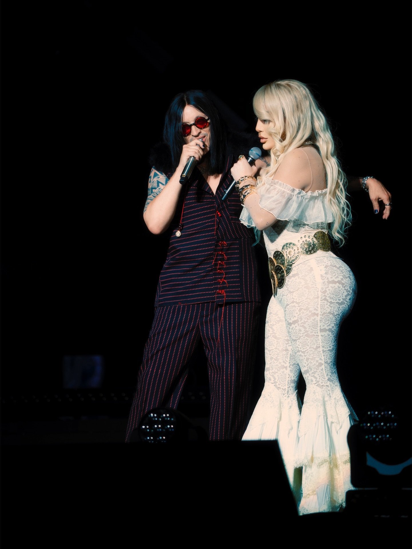 La Caballota, Ivy Queen, se apoder&oacute; del escenario del Coliseo de Puerto Rico con una aparici&oacute;n sorpresa junto an Elvis Crespo.

Juntos interpretaron &ldquo;La Raz&oacute;n&rdquo;, su poderosa colaboraci&oacute;n, en un momento cargado d