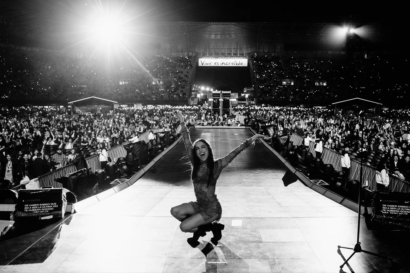 GALE prendi&oacute; fuego al Estadio GNP Seguros el pasado 18 de septiembre, abriendo el concierto de Shakira ante m&aacute;s de 65,000 personas en Ciudad de M&eacute;xico. Con letras poderosas, autenticidad y una energ&iacute;a arrolladora, la canta