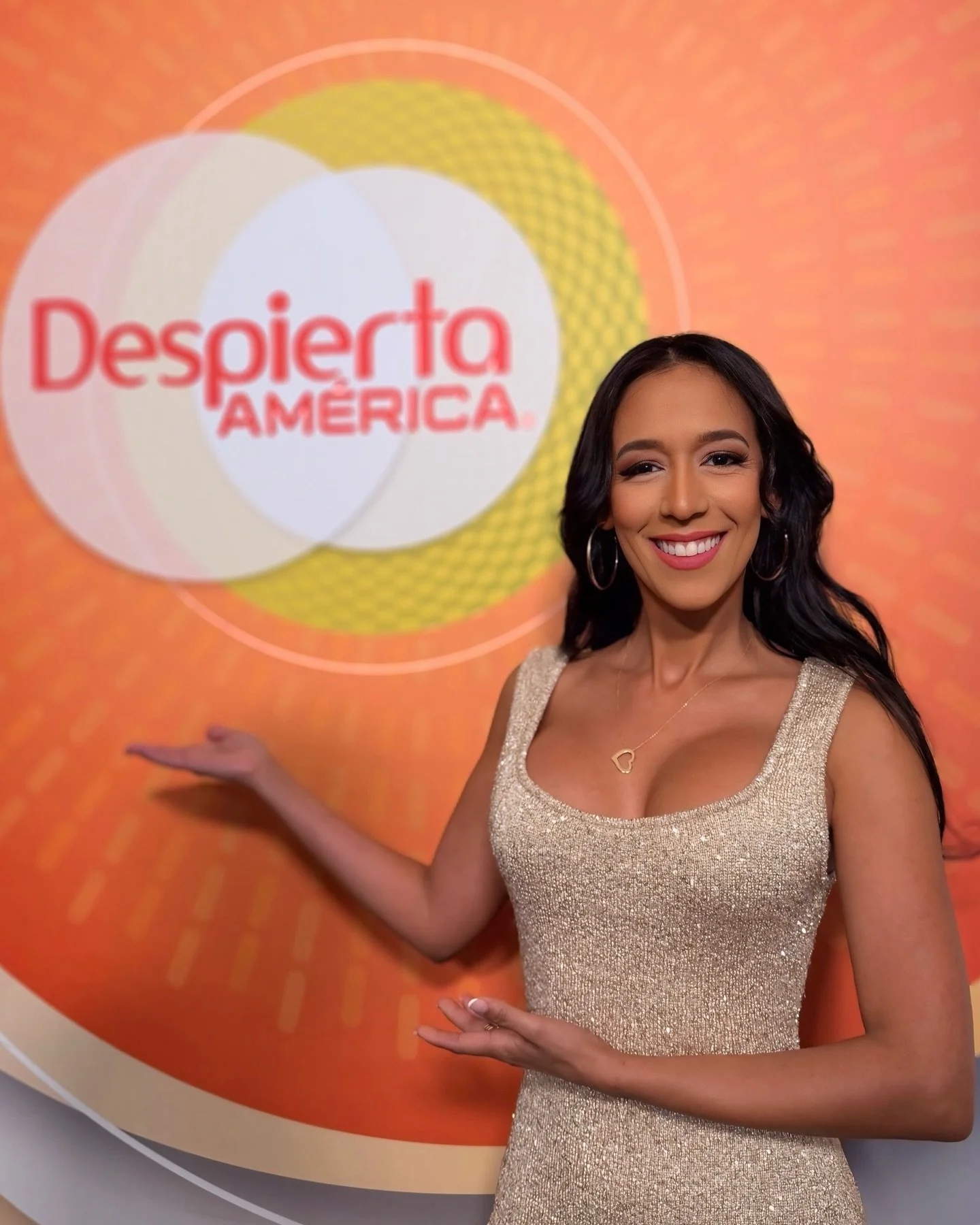 Indy Fontaine cierra un 2025 lleno de momentos que marcaron su camino. 💜

Este a&ntilde;o fue clave para seguir consolidando su propuesta art&iacute;stica, una voz que conecta desde la emoci&oacute;n, la calidez y una identidad tropical muy propia.
