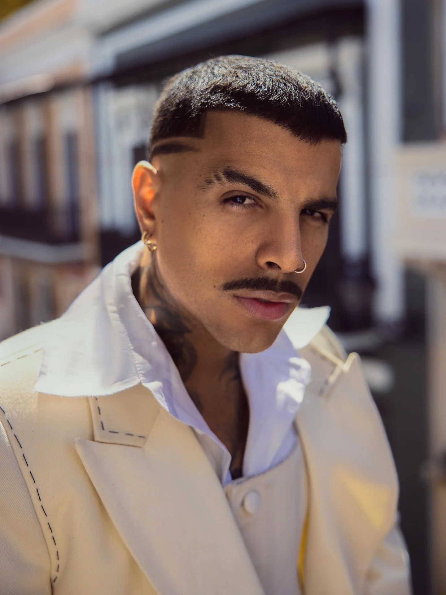 La superestrella global Rauw Alejandro har&aacute; su debut cinematogr&aacute;fico en &ldquo;Viva La Madness&rdquo;, la nueva pel&iacute;cula escrita y dirigida por Guy Ritchie, y protagonizada por Jason Statham.

Dos veces ganador del Latin GRAMMY&r