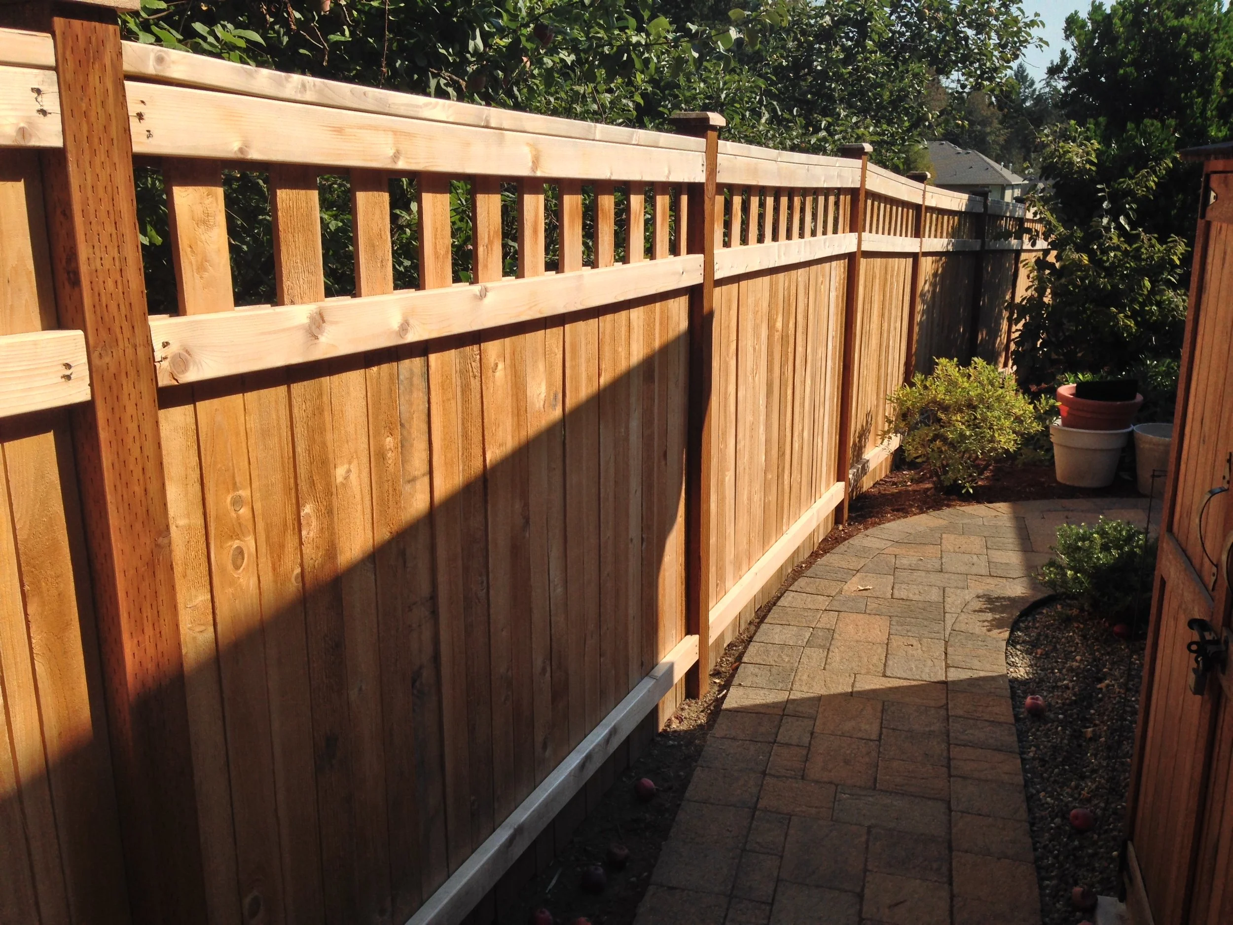 fence w nice walkway.JPG